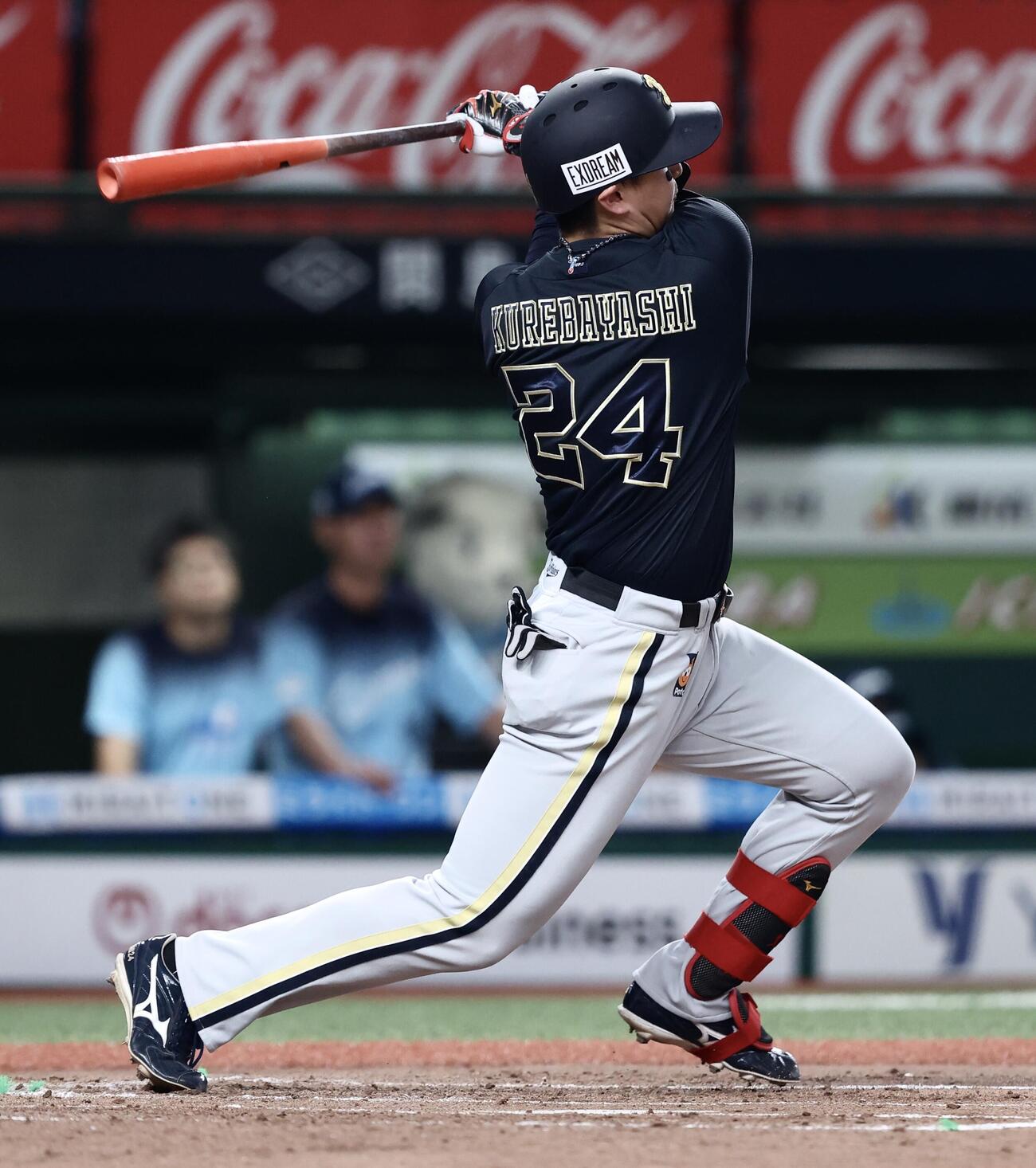 西武対オリックス　2回表オリックス1死二塁、先制適時二塁打を放つ紅林弘太郎（撮影・河田真司）