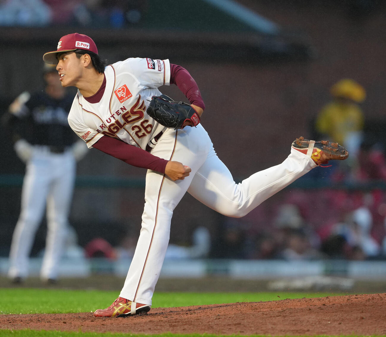 楽天対ソフトバンク　6回途中から登板した中込陽翔（撮影・足立雅史）