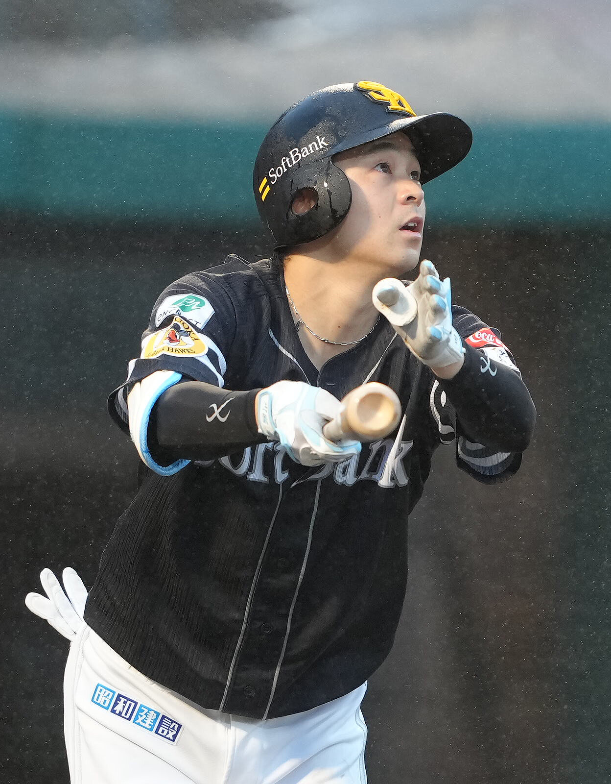 楽天対ソフトバンク　6回表ソフトバンク1死二、三塁、川瀬晃は2点適時二塁打を放つ（撮影・足立雅史）