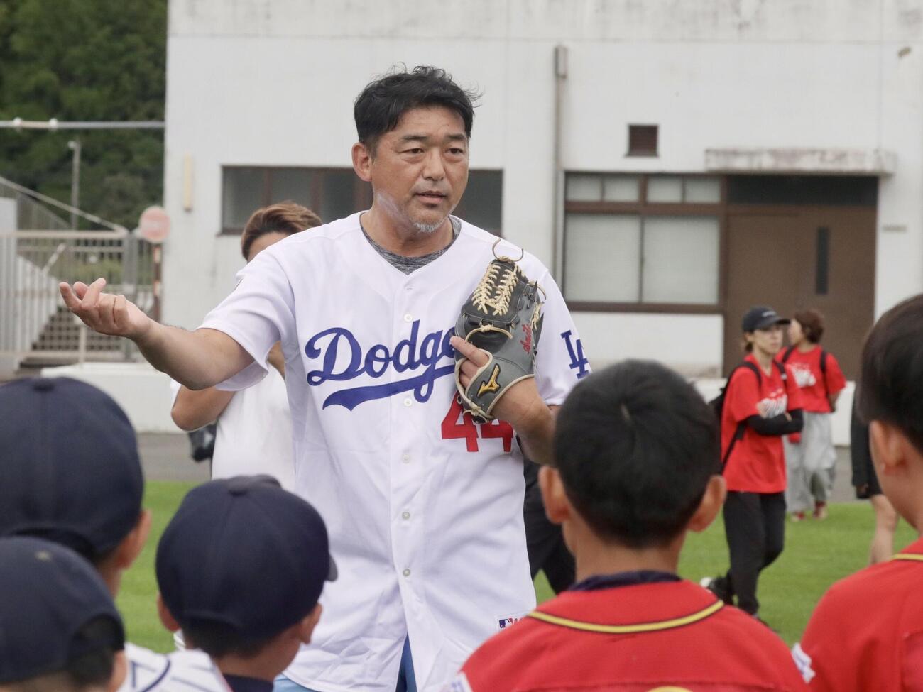 野球教室で指導する斎藤隆氏（撮影・高橋香奈）