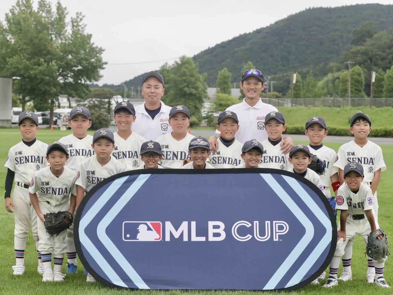 MLB CUP 2026で3位と健闘した宮城リーグ・仙台東の選手、コーチ陣（撮影・高橋香奈）