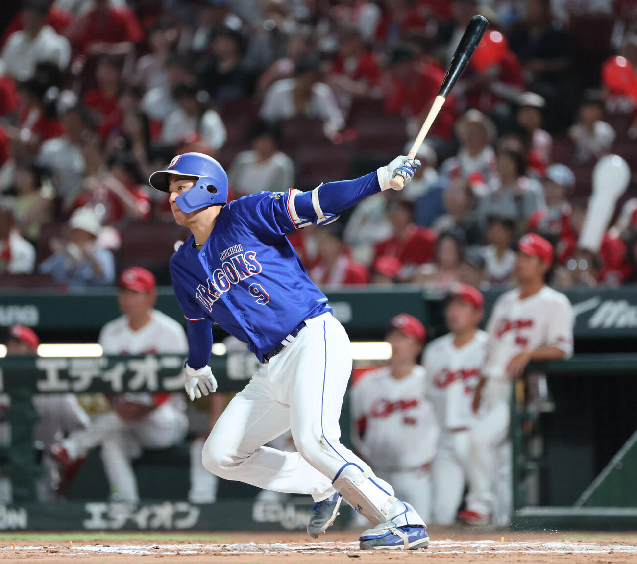 広島対中日　7回表中日1死二塁、石伊雄太は勝ち越しの左越え適時二塁打を放つ（撮影・加藤孝規）