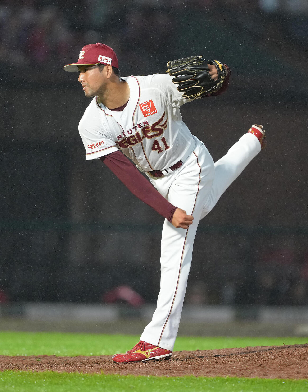楽天対ソフトバンク　9回から登板した楽天加治屋蓮（撮影・足立雅史）