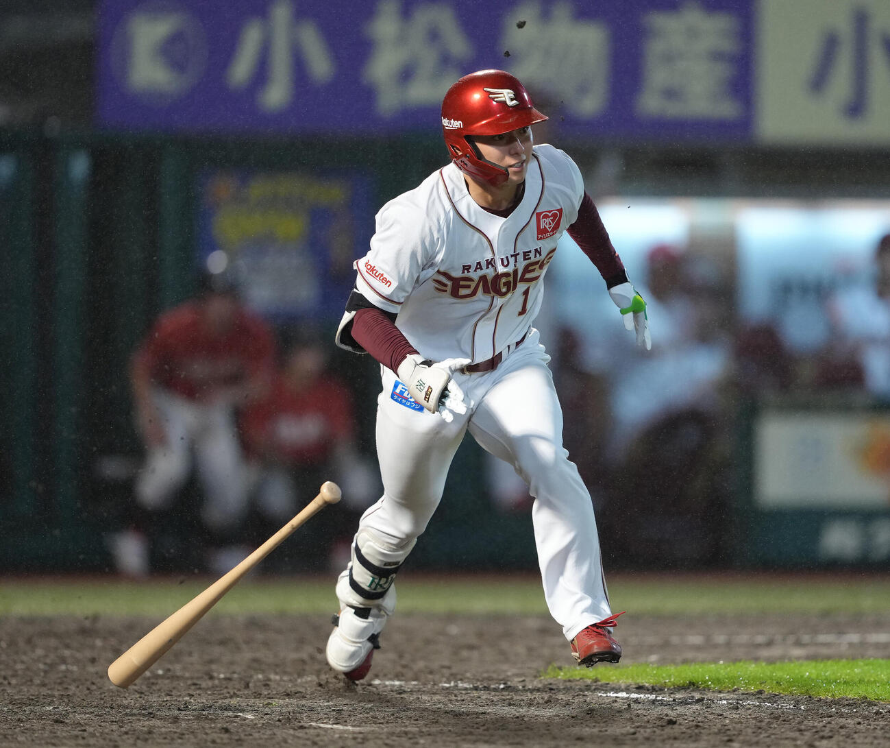 楽天対ソフトバンク　8回裏楽天1死一塁、宗山塁は右前打を放つ（撮影・足立雅史）