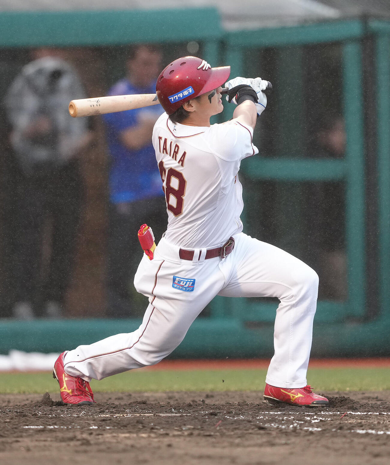 楽天対ソフトバンク　3回裏楽天無死、平良竜哉は先制本塁打を放つ（撮影・足立雅史）