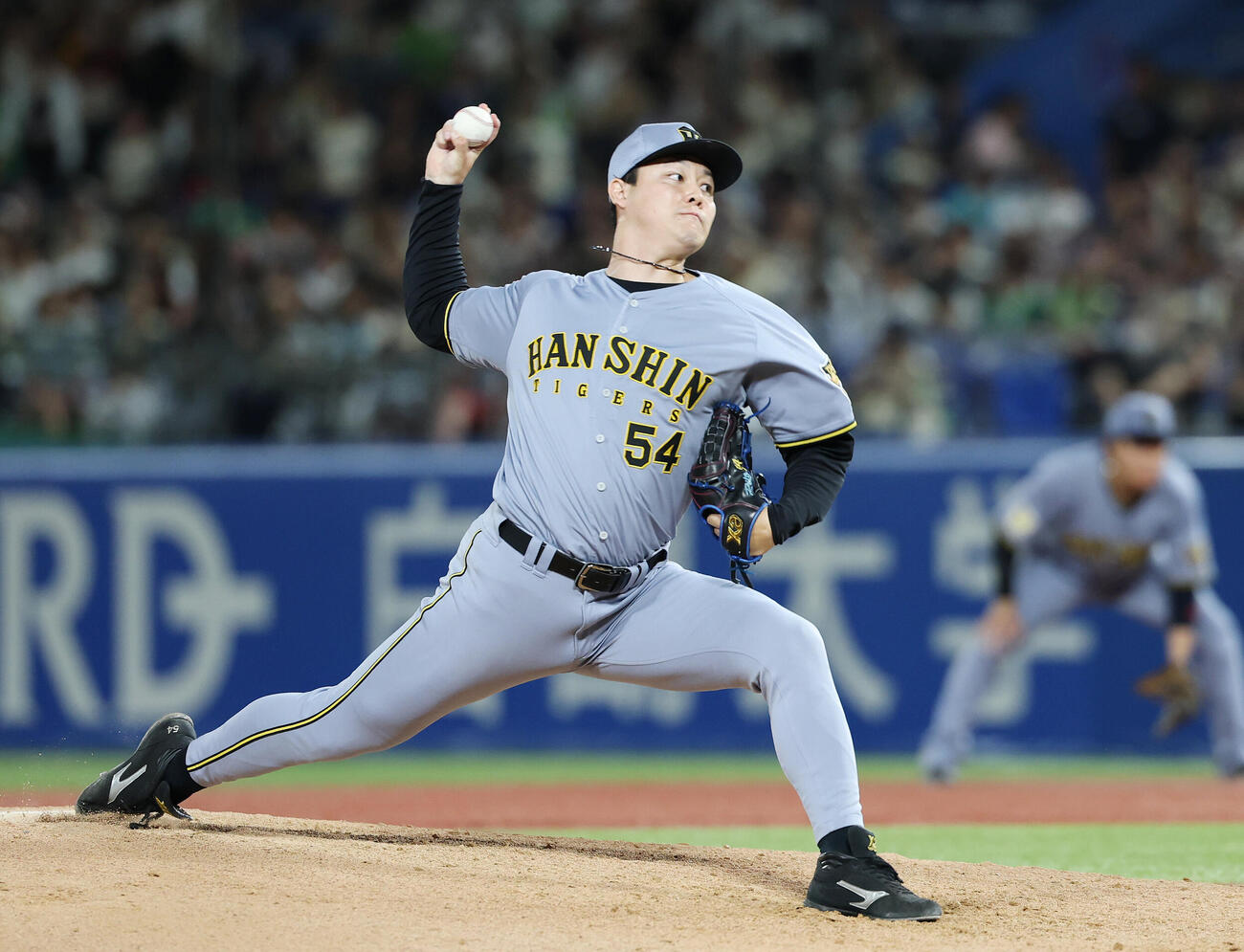 ヤクルト対阪神　阪神3番手の木下里都（撮影・宮地輝）