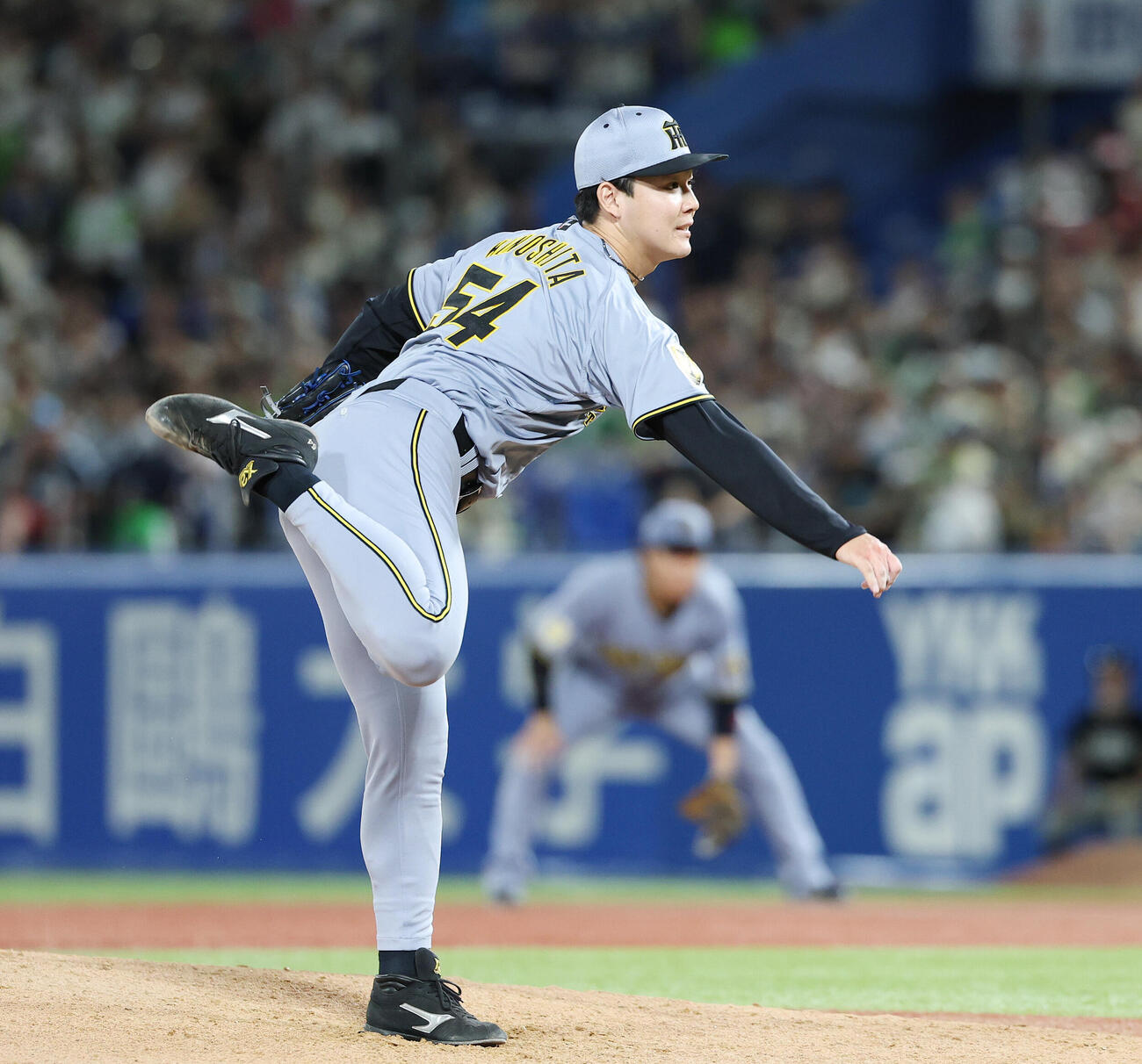 ヤクルト対阪神　阪神3番手の木下里都（撮影・宮地輝）