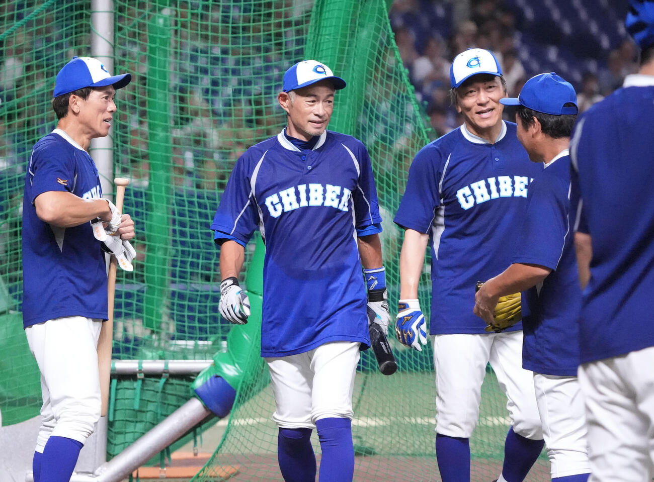 イチロー選抜　打撃練習後、言葉を交わす左から松井稼頭央氏、イチロー氏、松井秀喜氏（2025年8月撮影）