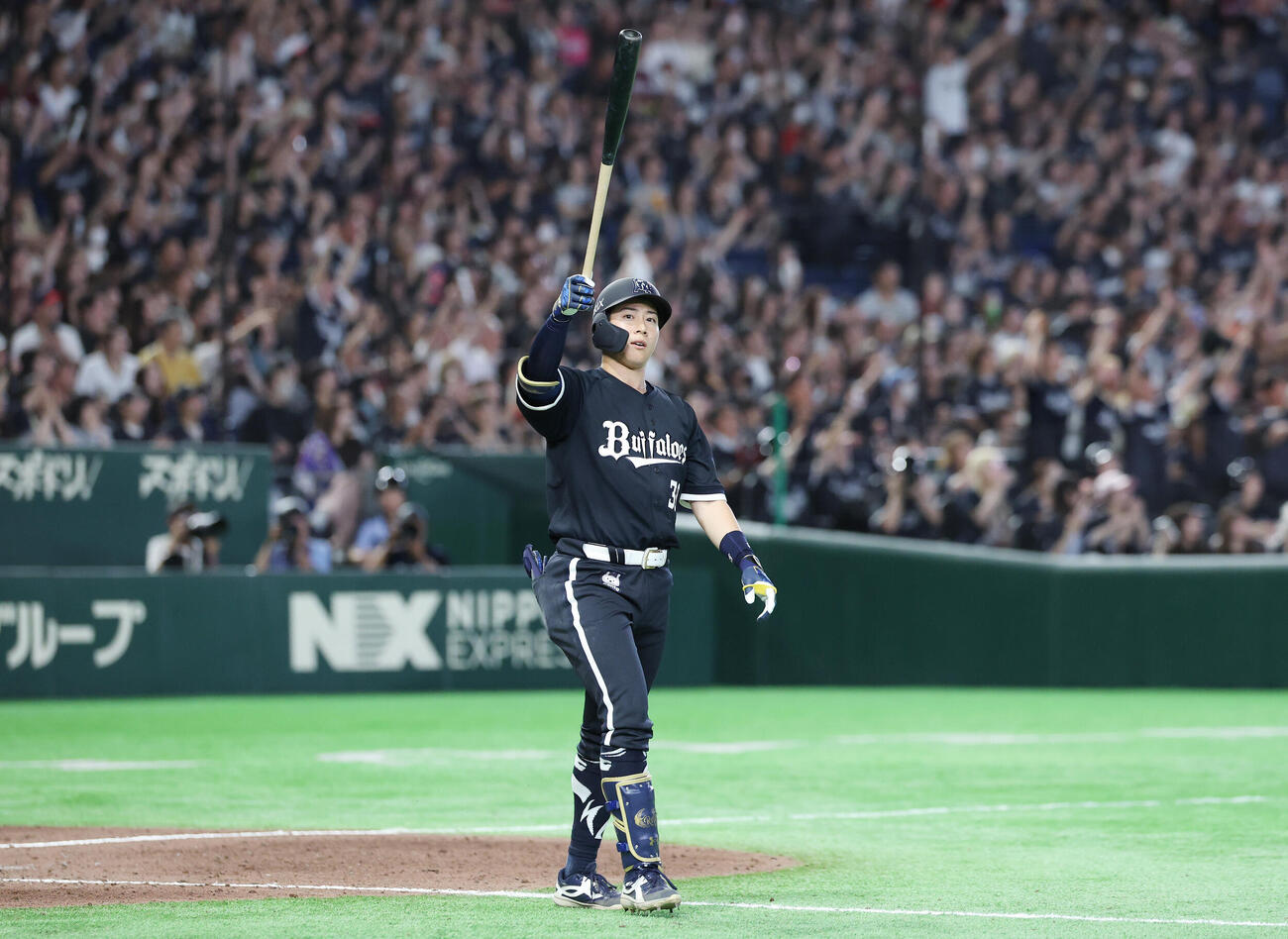 オリックス対楽天　9回裏オリックス1死一、二塁、サヨナラ本塁打を放つ来田涼斗（撮影・宮地輝）