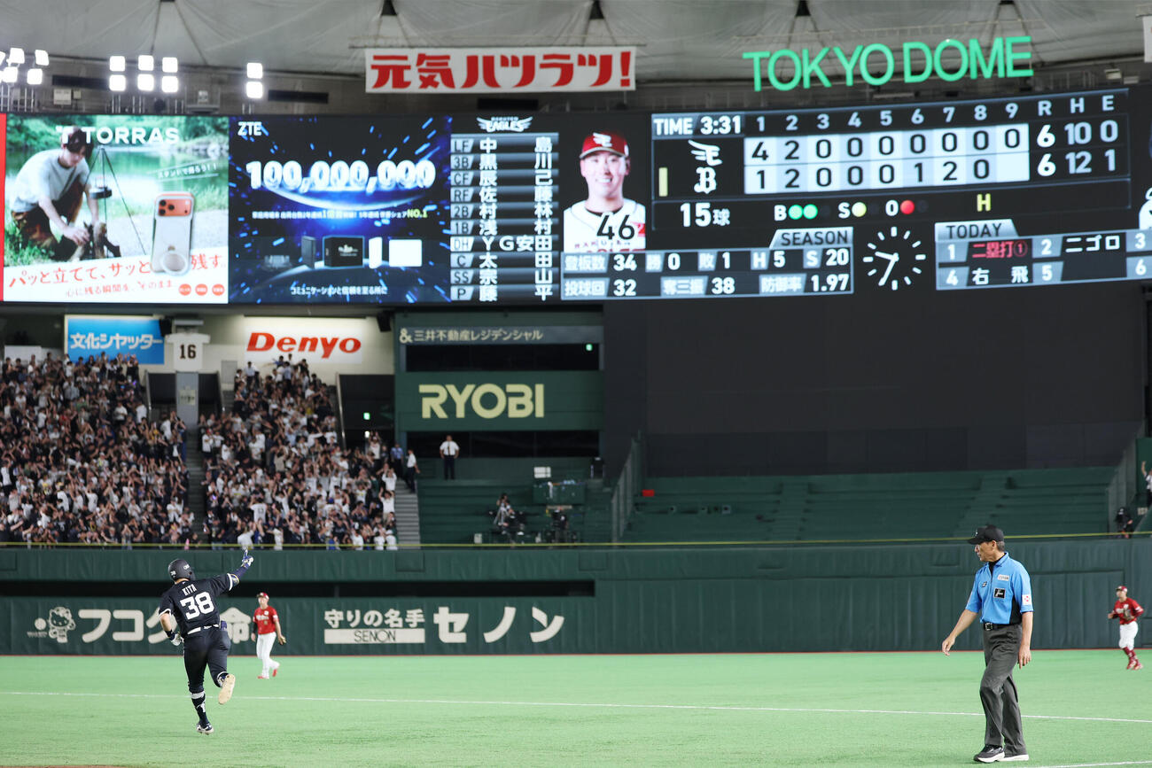 オリックス対楽天　9回裏オリックス1死一、二塁、サヨナラ本塁打を放った来田涼斗（撮影・宮地輝）