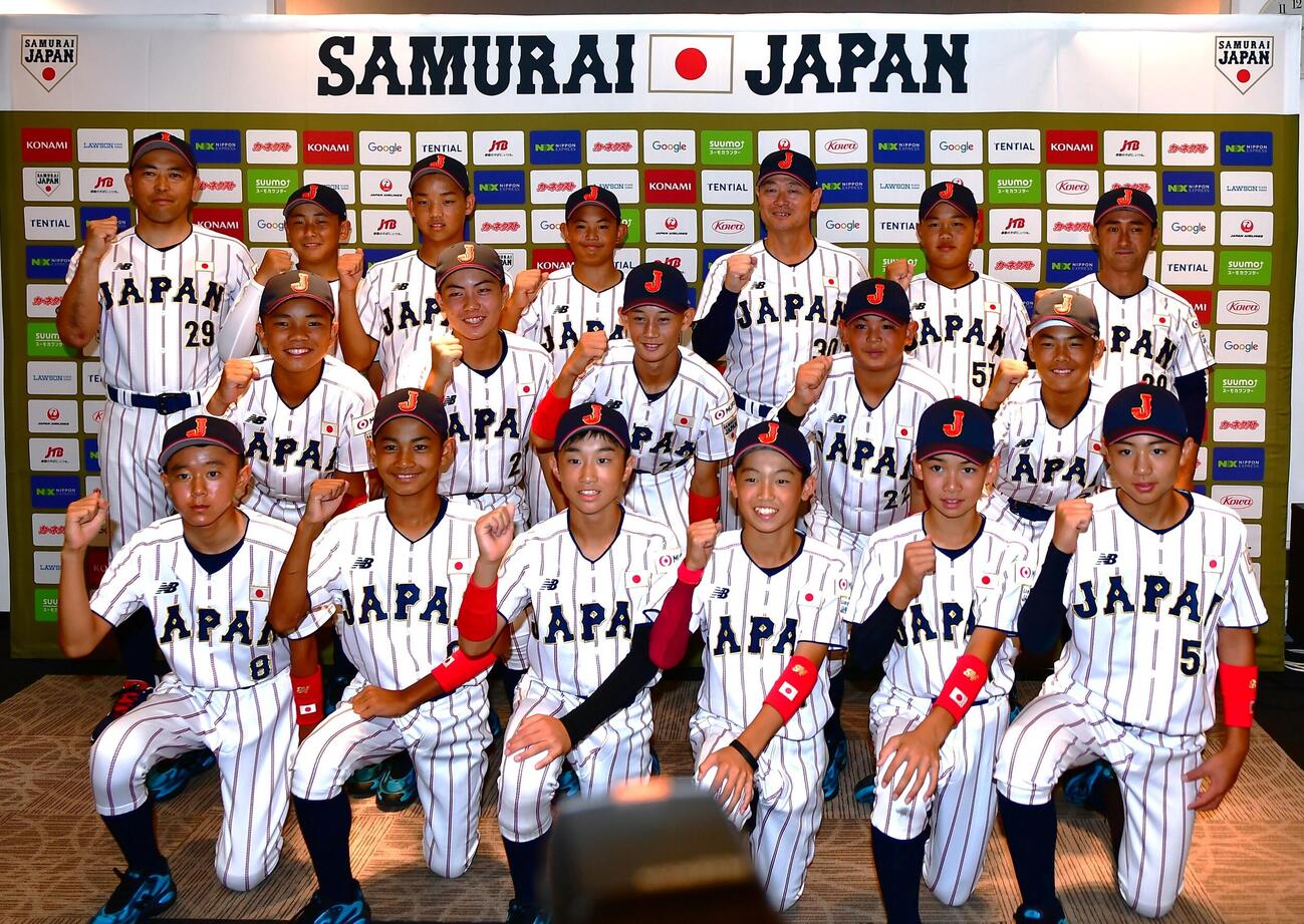 「第12回BFA U12アジア野球選手権」出場へする侍ジャパンU－12日本代表。後列左から5人目は桑田真澄監督（撮影・松尾幸之介）