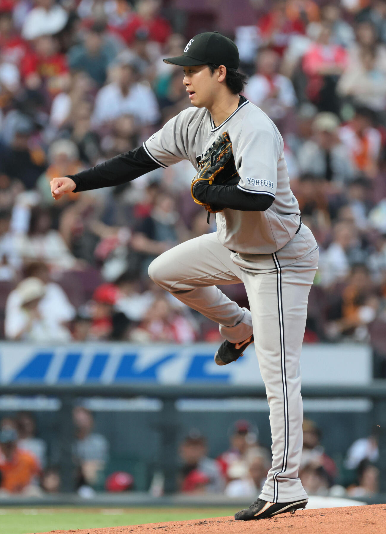 広島対巨人　巨人先発の山崎伊織（撮影・加藤孝規）
