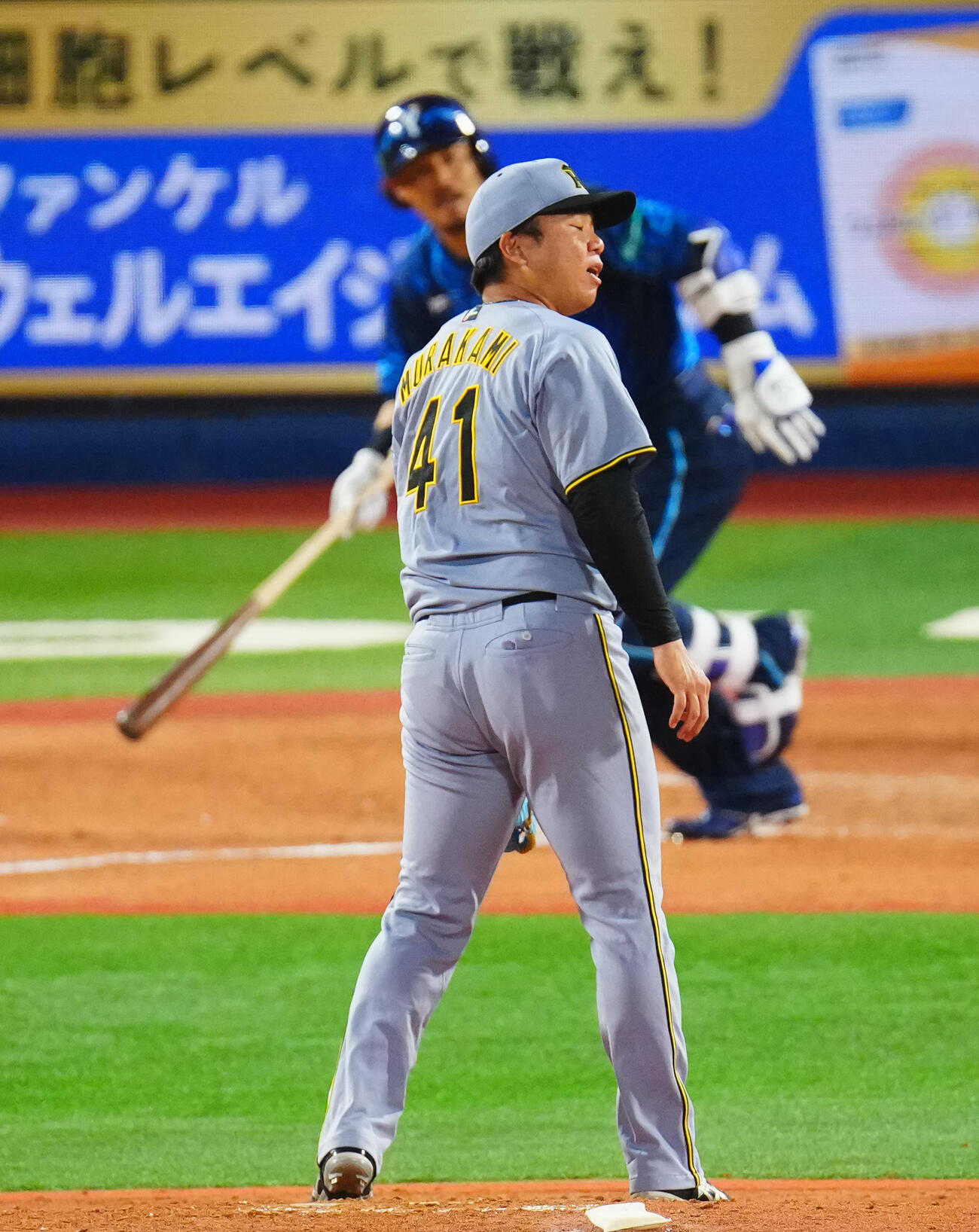 DeNA対阪神　4回裏DeNA2死三塁、宮崎敏郎に先制適時打を許し肩を落とす村上頌樹（撮影・垰建太）