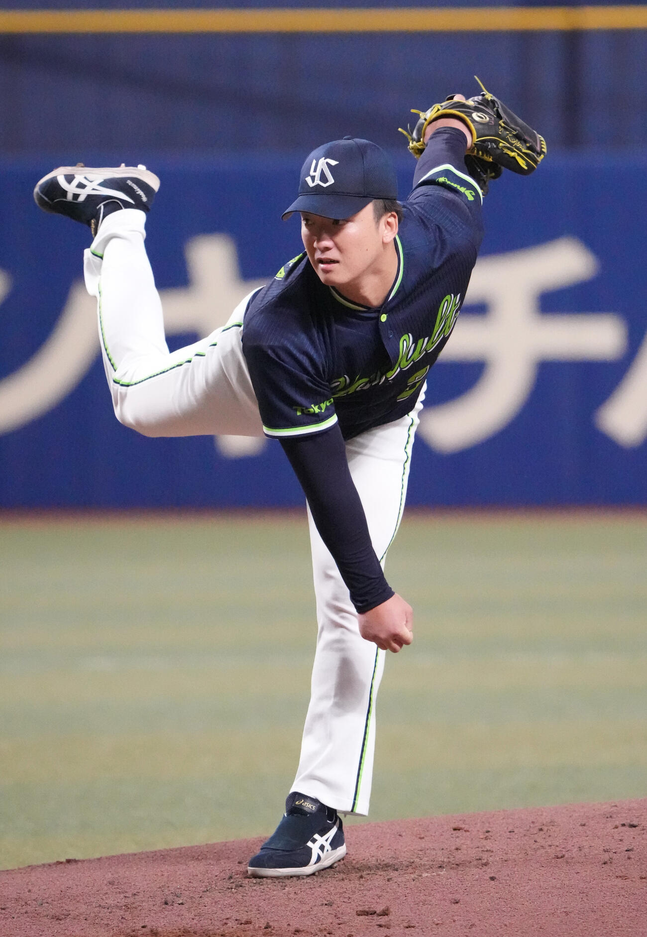 中日対ヤクルト　1回裏、登板するヤクルト先発の吉村貢司郎（撮影・森本幸一）