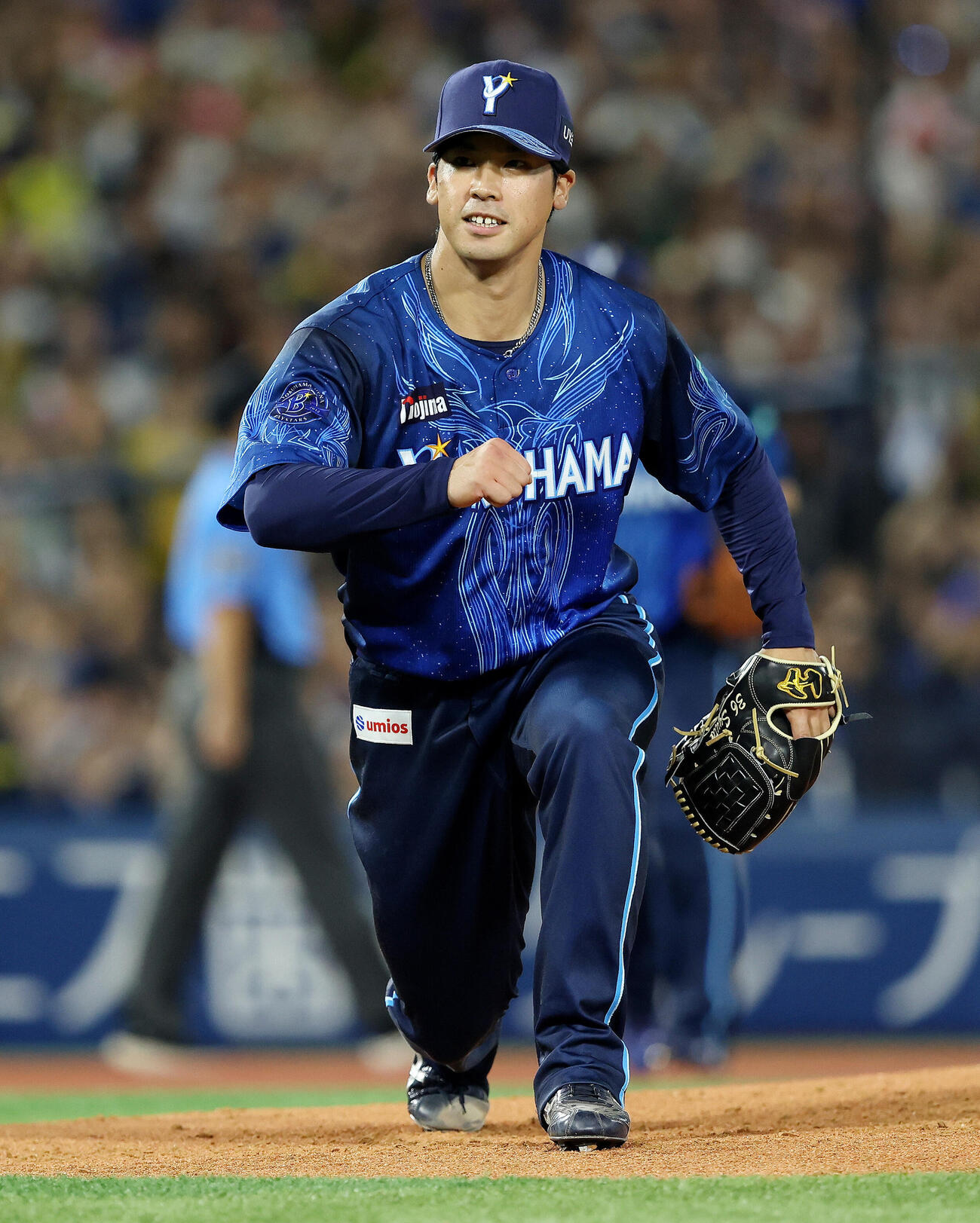 DeNA対阪神　7回表阪神2死一、二塁、前川右京を空振り三振に抑えガッツポーズする尾形崇斗（撮影・河田真司）