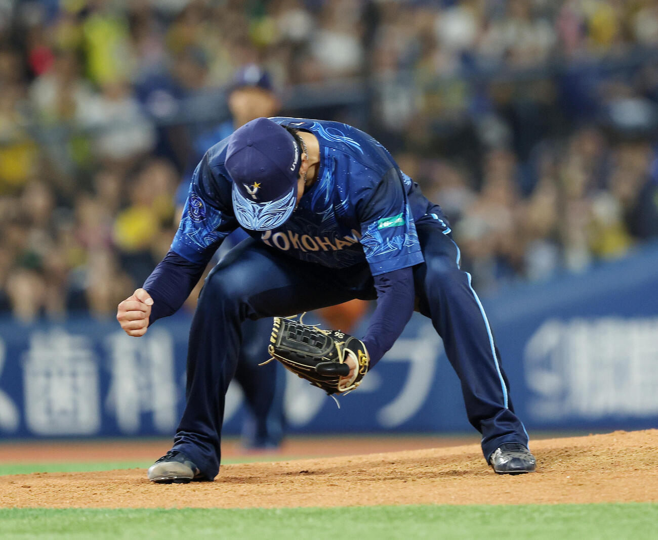 DeNA対阪神　7回表阪神2死一、二塁、前川右京を空振り三振に抑えガッツポーズする尾形崇斗（撮影・河田真司）