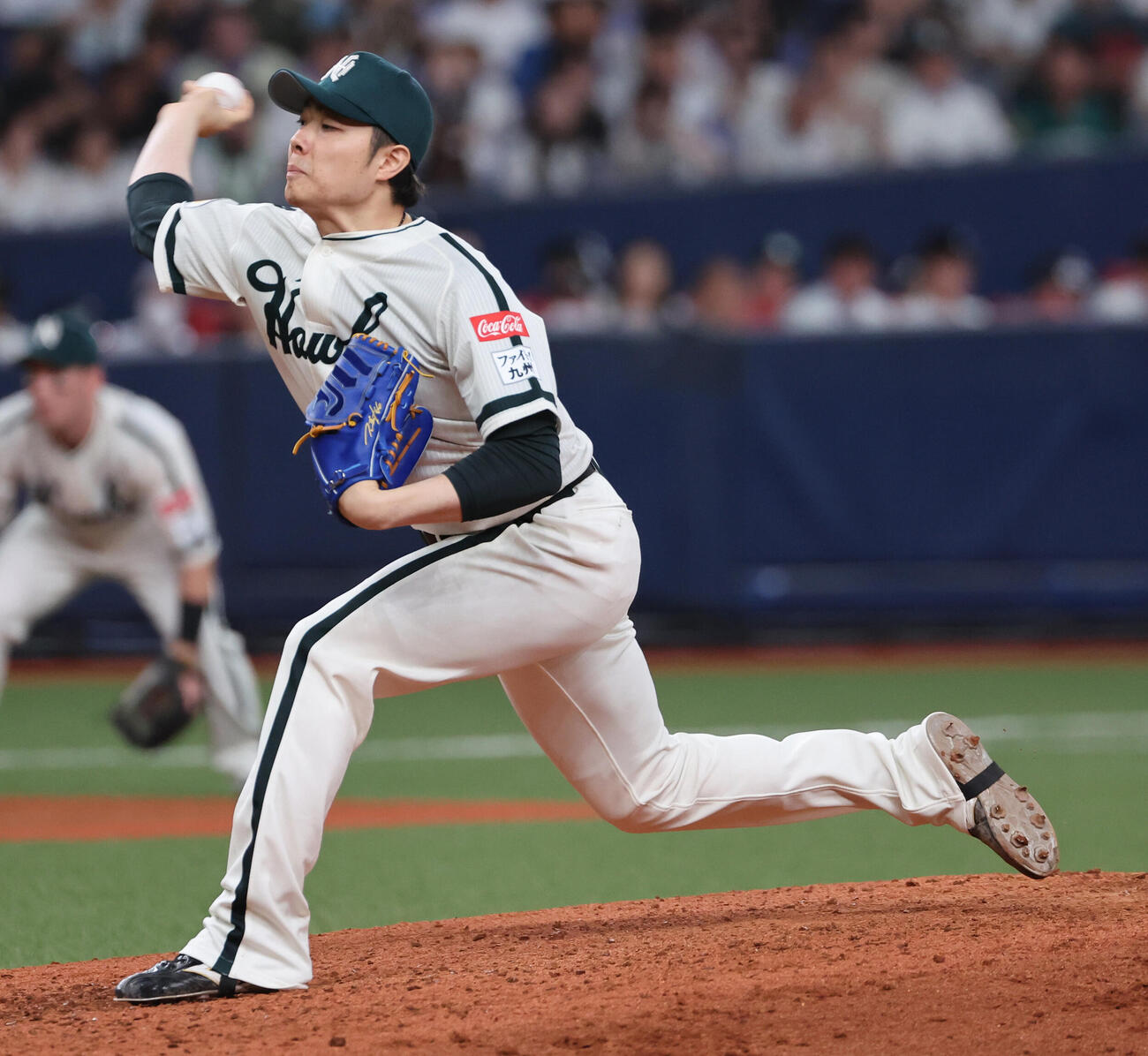 ソフトバンク対日本ハム　8回から登板のソフトバンク2番手松本裕樹（撮影・西尾就之）
