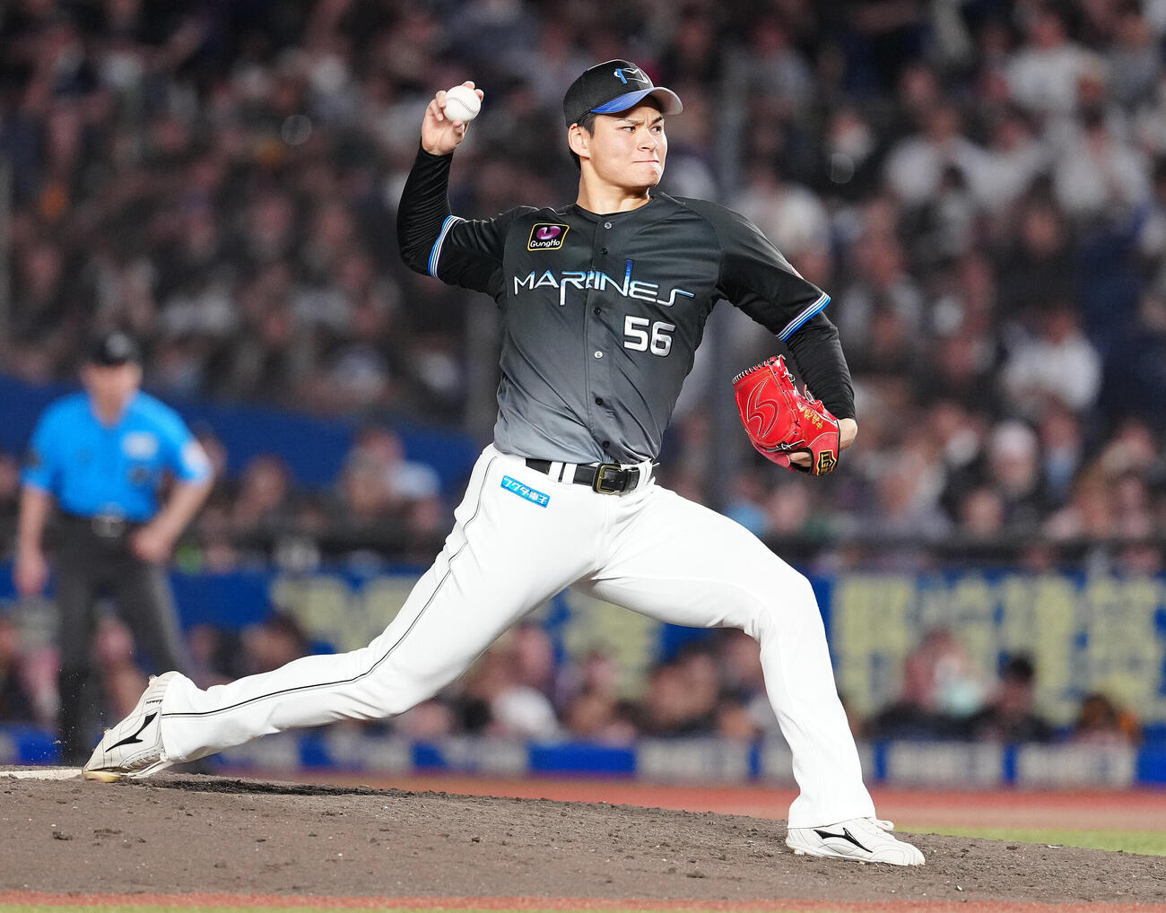 ロッテ対西武　7回表から2番手で登板したロッテ中森俊介（撮影・鈴木みどり）