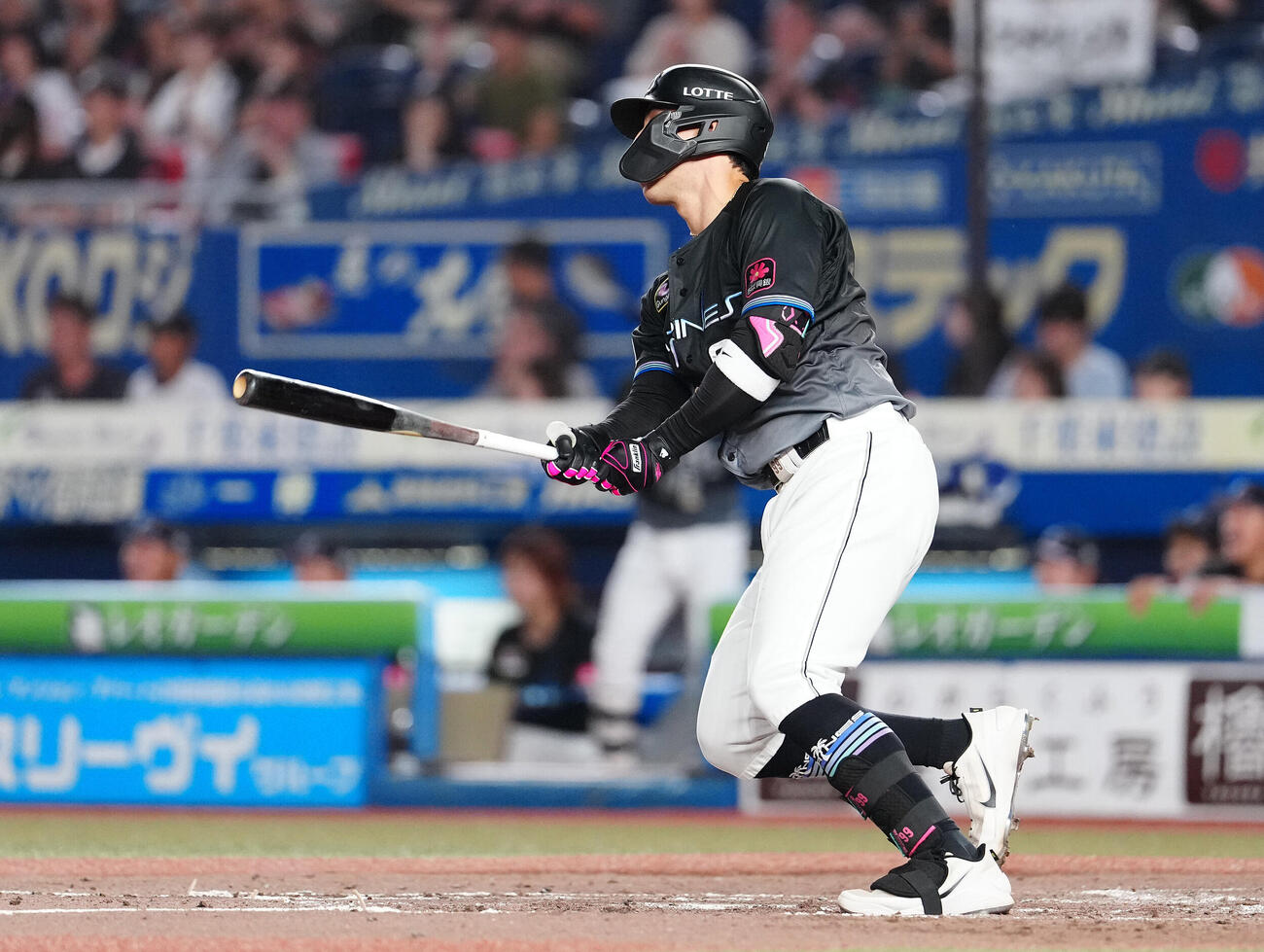 ロッテ対西武　3回裏ロッテ1死二塁、適時打を放つネフタリ・ソト（撮影・鈴木みどり）