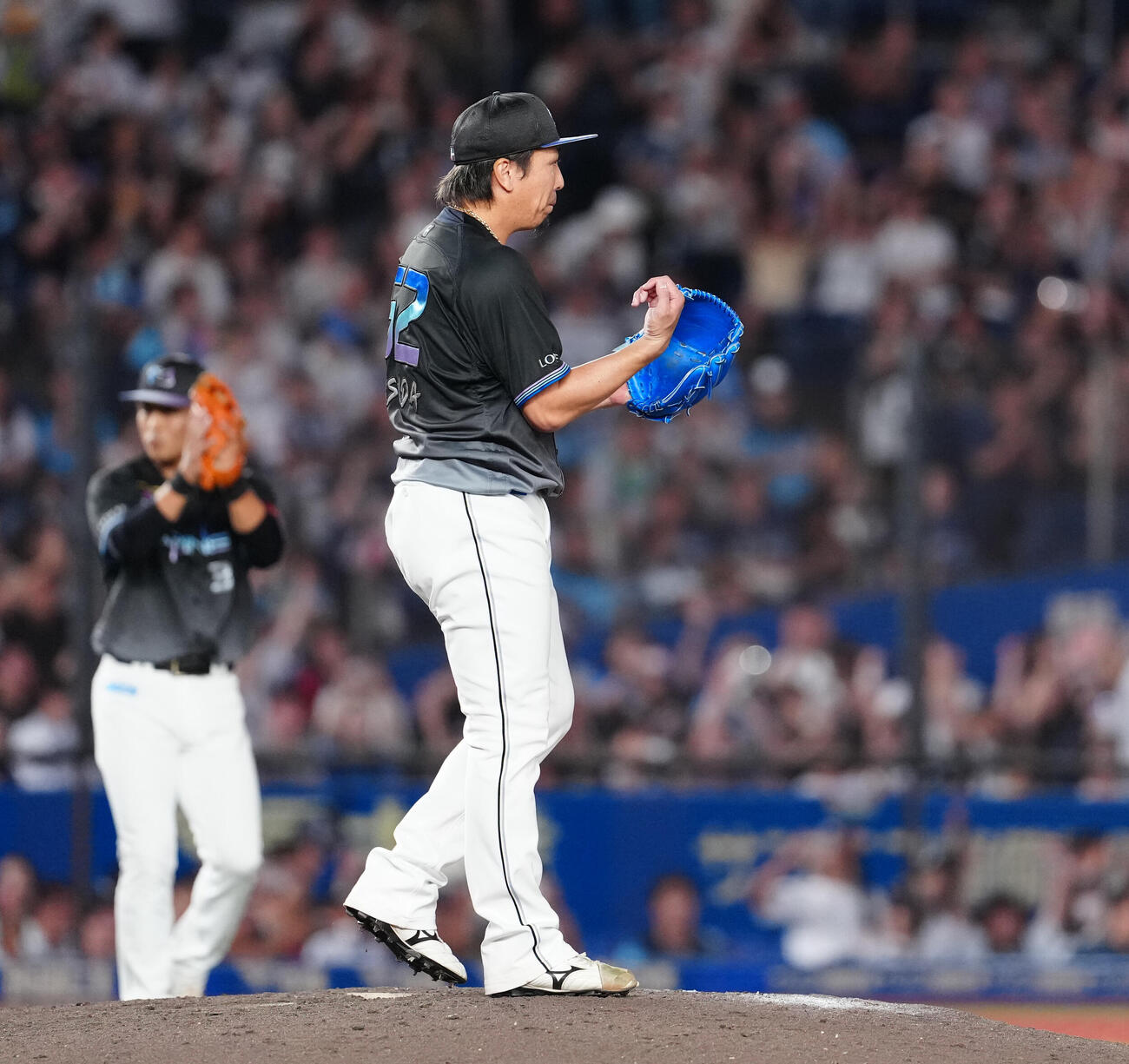 ロッテ対西武　通算250セーブを達成したロッテ益田直也は小さくガッツポーズ（撮影・鈴木みどり）
