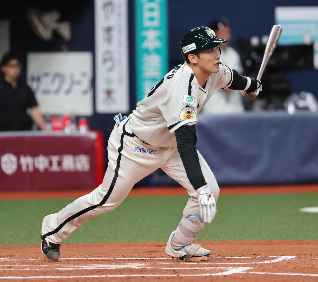 ソフトバンク対日本ハム　6回裏ソフトバンク1死三塁、山本祐大は先制犠飛を放つ（撮影・西尾就之）