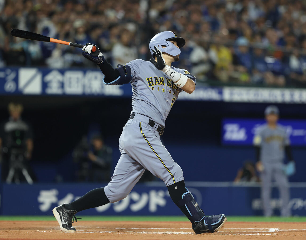 DeNA対阪神　6回表阪神2死一塁、空振り三振に倒れる佐藤輝明（撮影・河田真司）