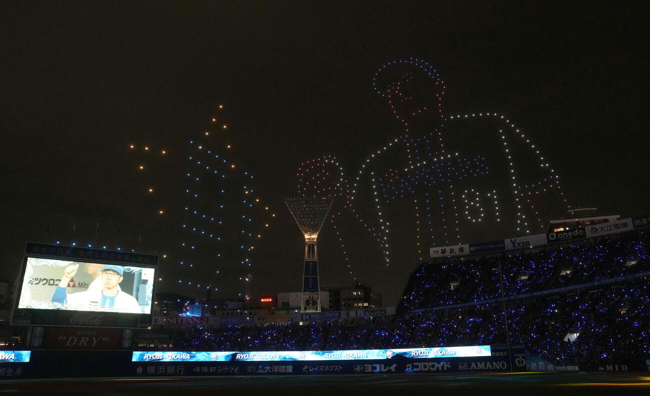 DeNA対阪神　試合終了後、ドローン・ショーが行われた横浜スタジアム（撮影・たえ見朱実）