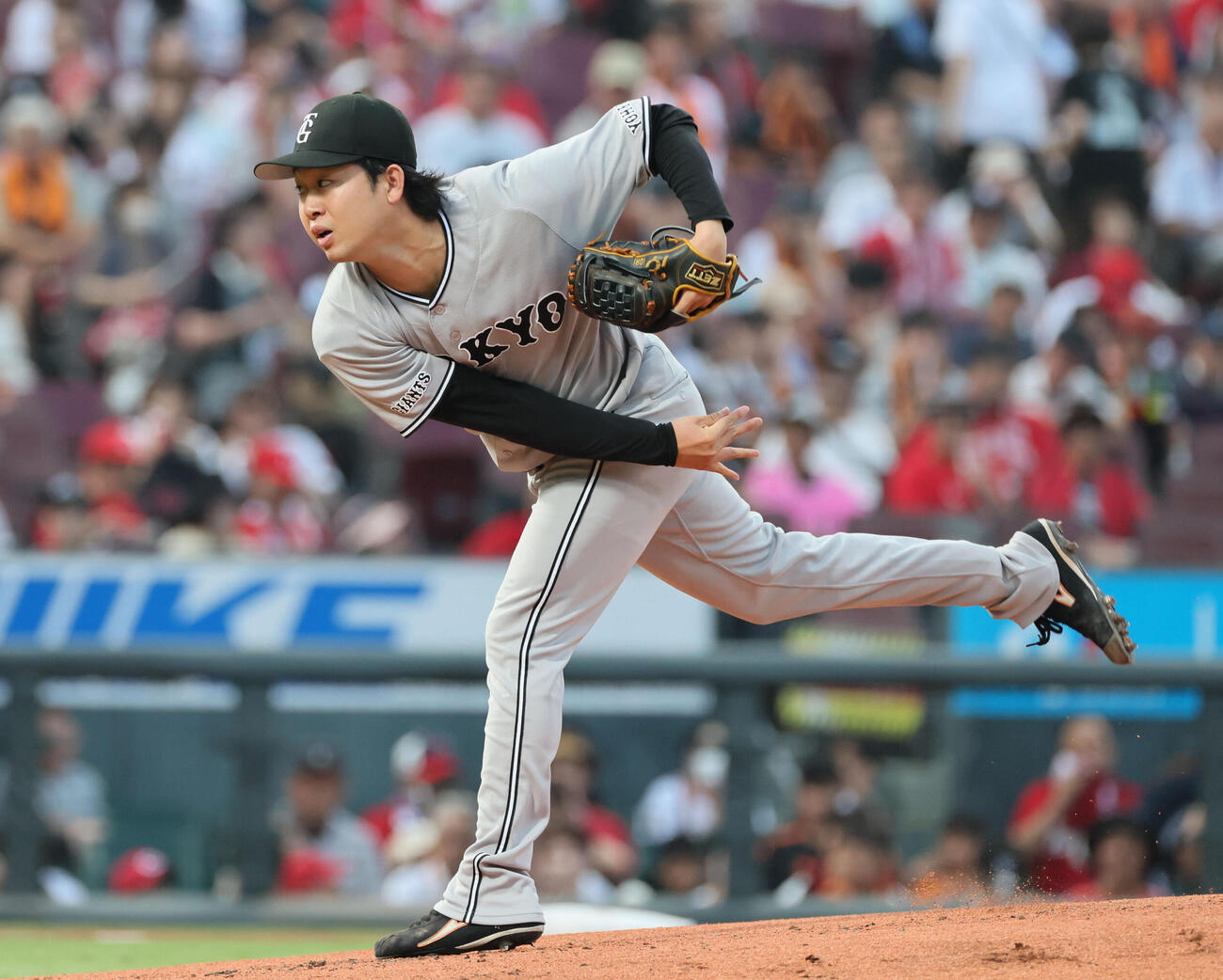 広島対巨人　巨人先発の山崎伊織（撮影・加藤孝規）
