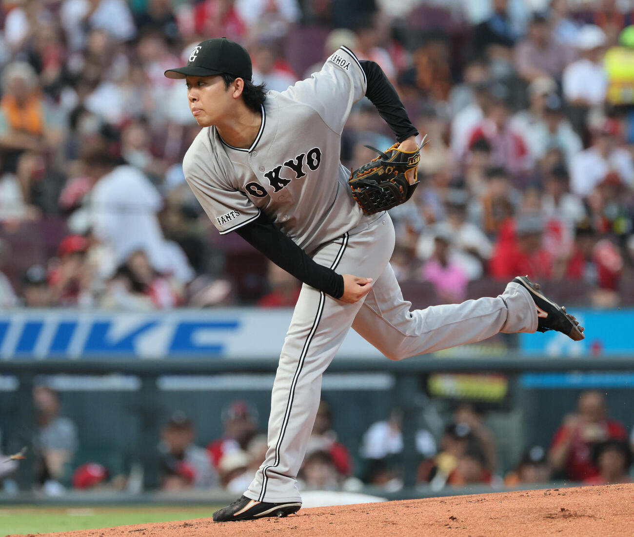 広島対巨人　巨人先発の山崎伊織（撮影・加藤孝規）