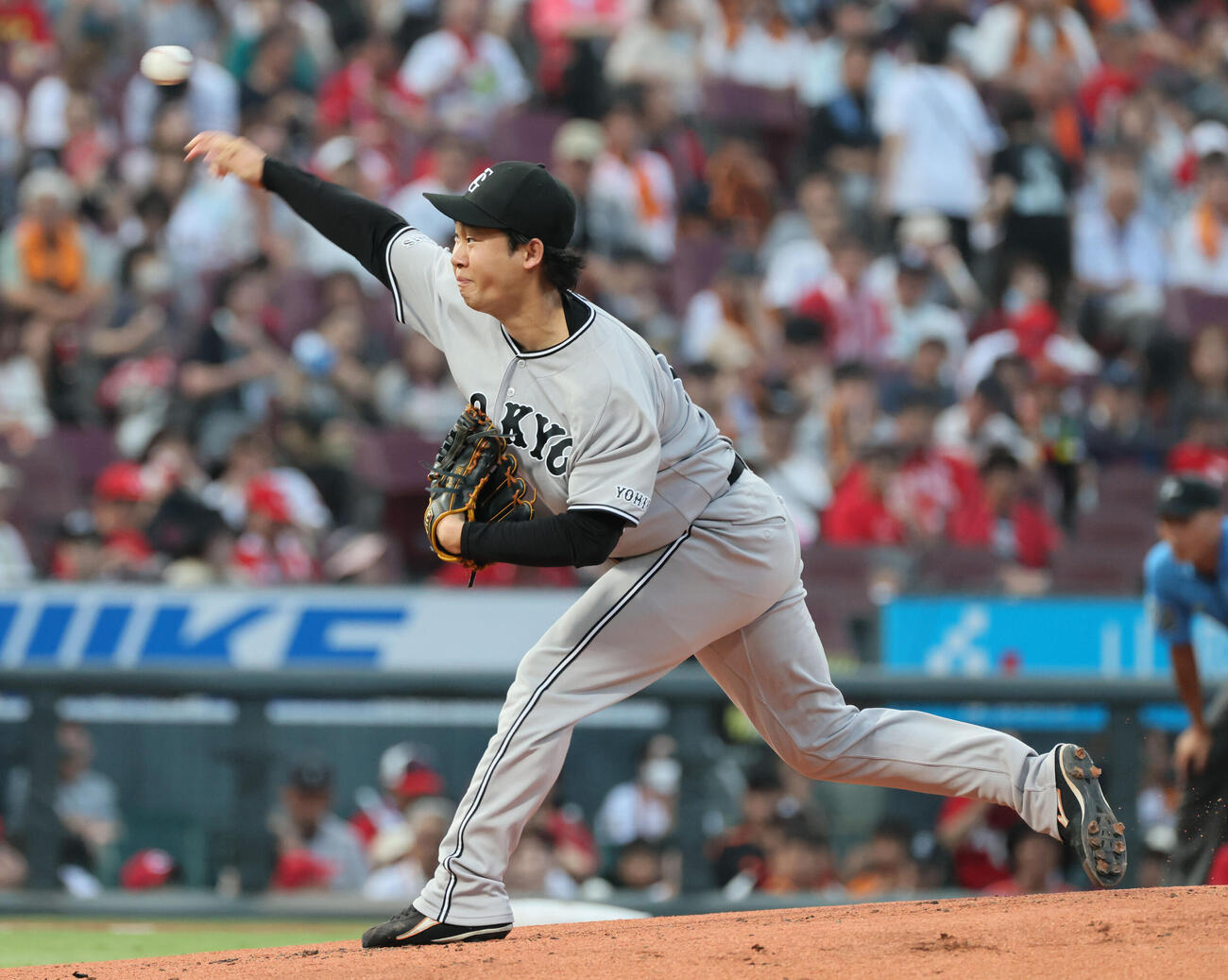 広島対巨人　巨人先発の山崎伊織（撮影・加藤孝規）
