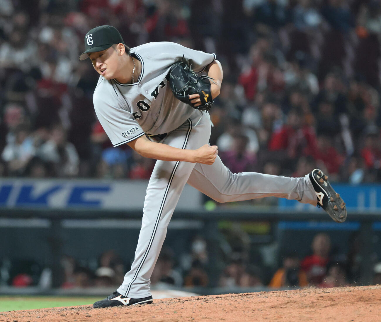 広島対巨人　11回裏広島、巨人7番手の堀田賢慎（撮影・加藤孝規）