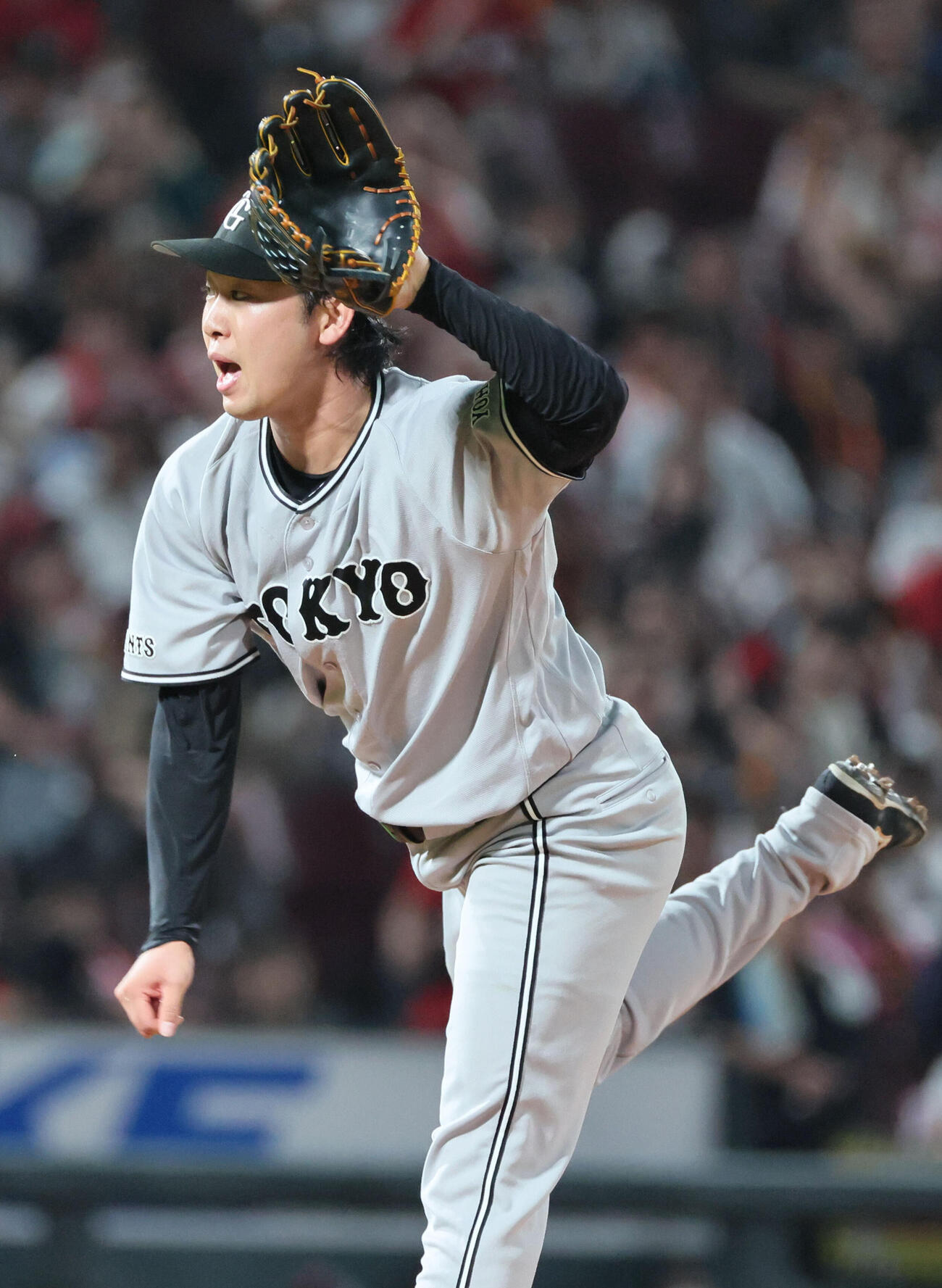 広島対巨人　7回裏広島、力投する巨人先発の山崎伊織（撮影・加藤孝規）