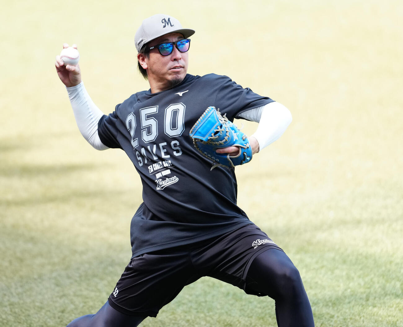 ロッテ対西武　試合前練習でキャッチボールするロッテ益田直也（撮影・鈴木みどり）