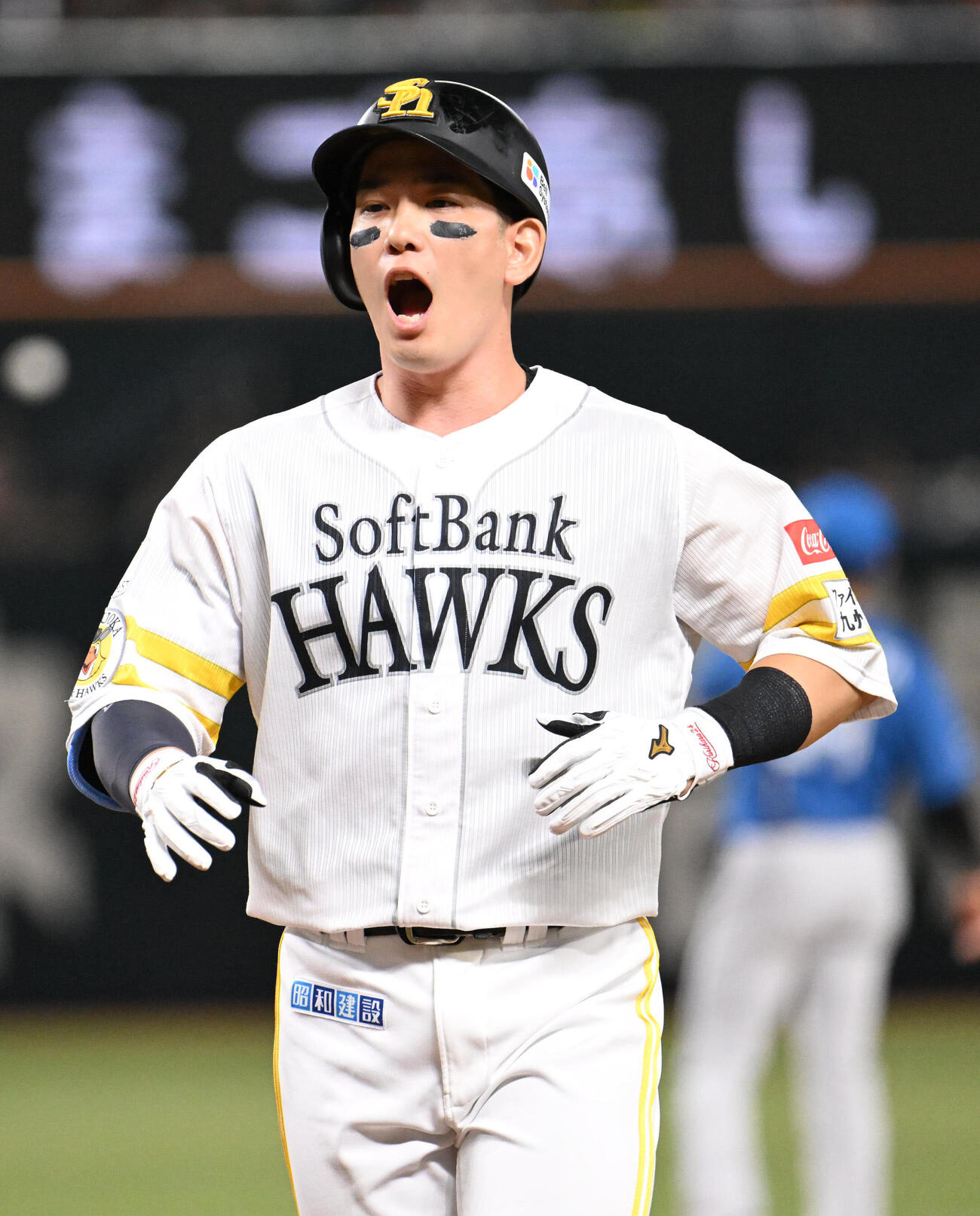 ソフトバンク対日本ハム　1回裏ソフトバンク1死三塁、栗原陵矢は勝ち越し適時打を放つ（撮影・林敢治）