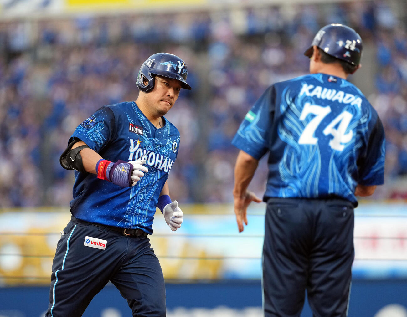 DeNA対阪神　2回裏DeNA無死一塁、同点の2点本塁打を放った筒香嘉智（撮影・たえ見朱実）