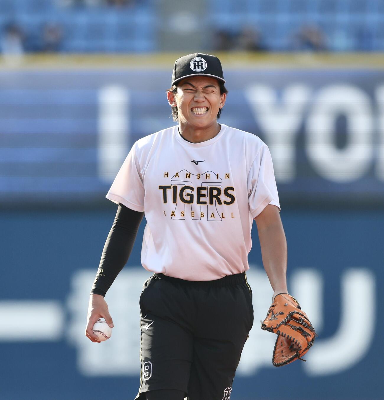 DeNA対阪神　試合前、守備練習する阪神立石正広（撮影・河田真司）