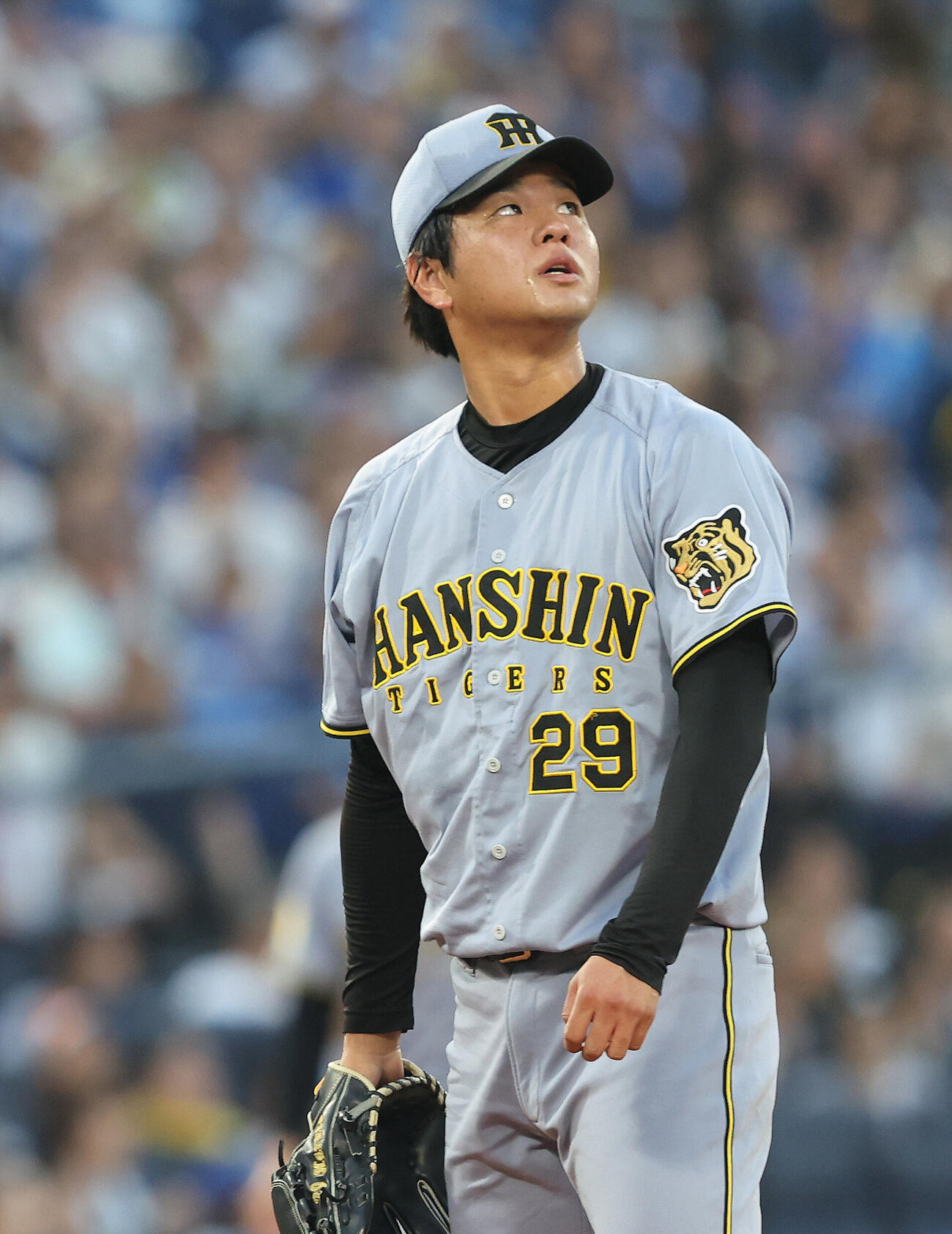 DeNA対阪神　2回裏DeNA1死一塁、宮下朝陽に右越え2点本塁打を浴びる高橋遥人（撮影・河田真司）