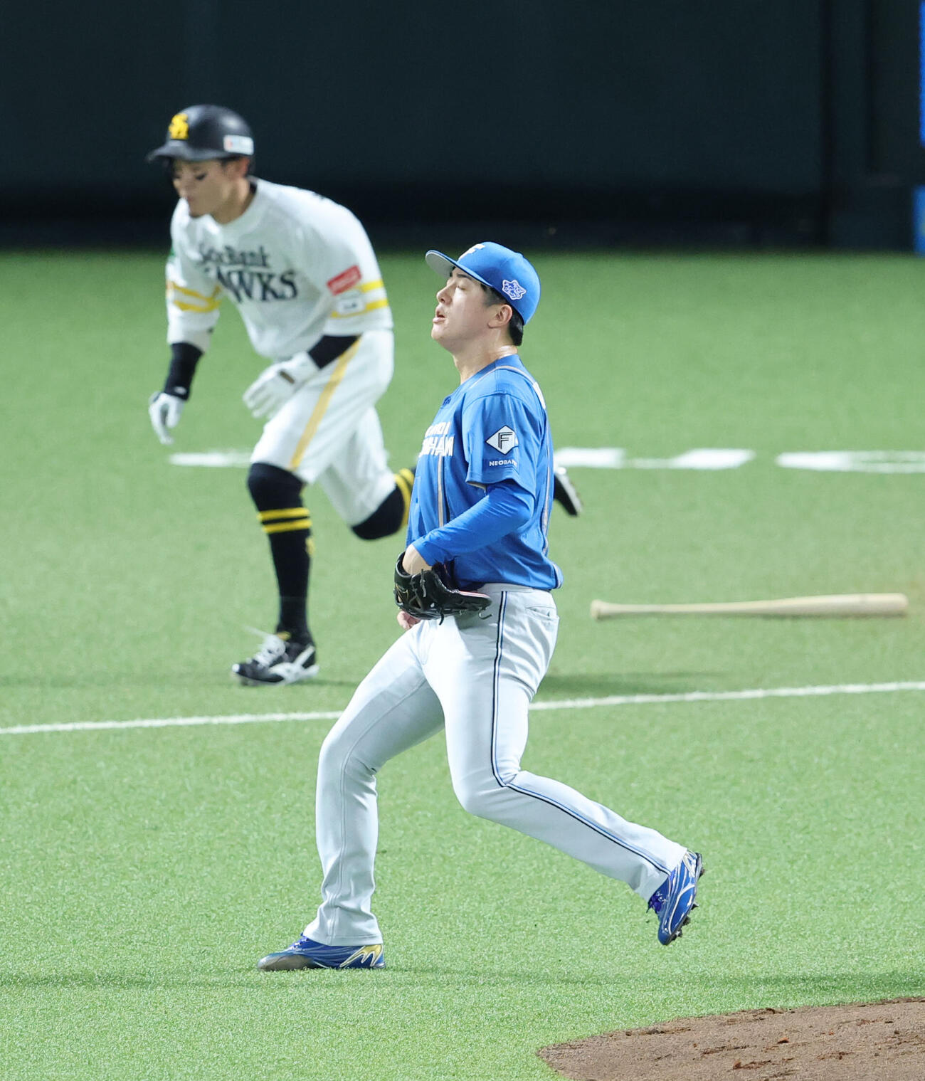 ソフトバンク対日本ハム　1回裏ソフトバンク1死一、三塁、牧原大成に右前適時打を浴びた北山亘基（撮影・梅根麻紀）