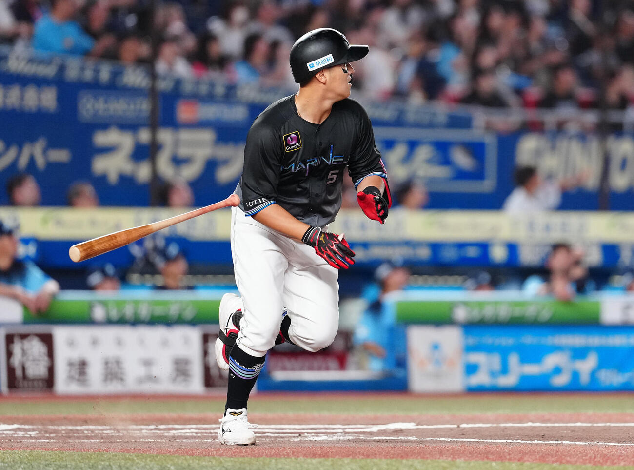 ロッテ対西武　6回裏ロッテ無死、ソロ本塁打を放つ山口航輝（撮影・鈴木みどり）
