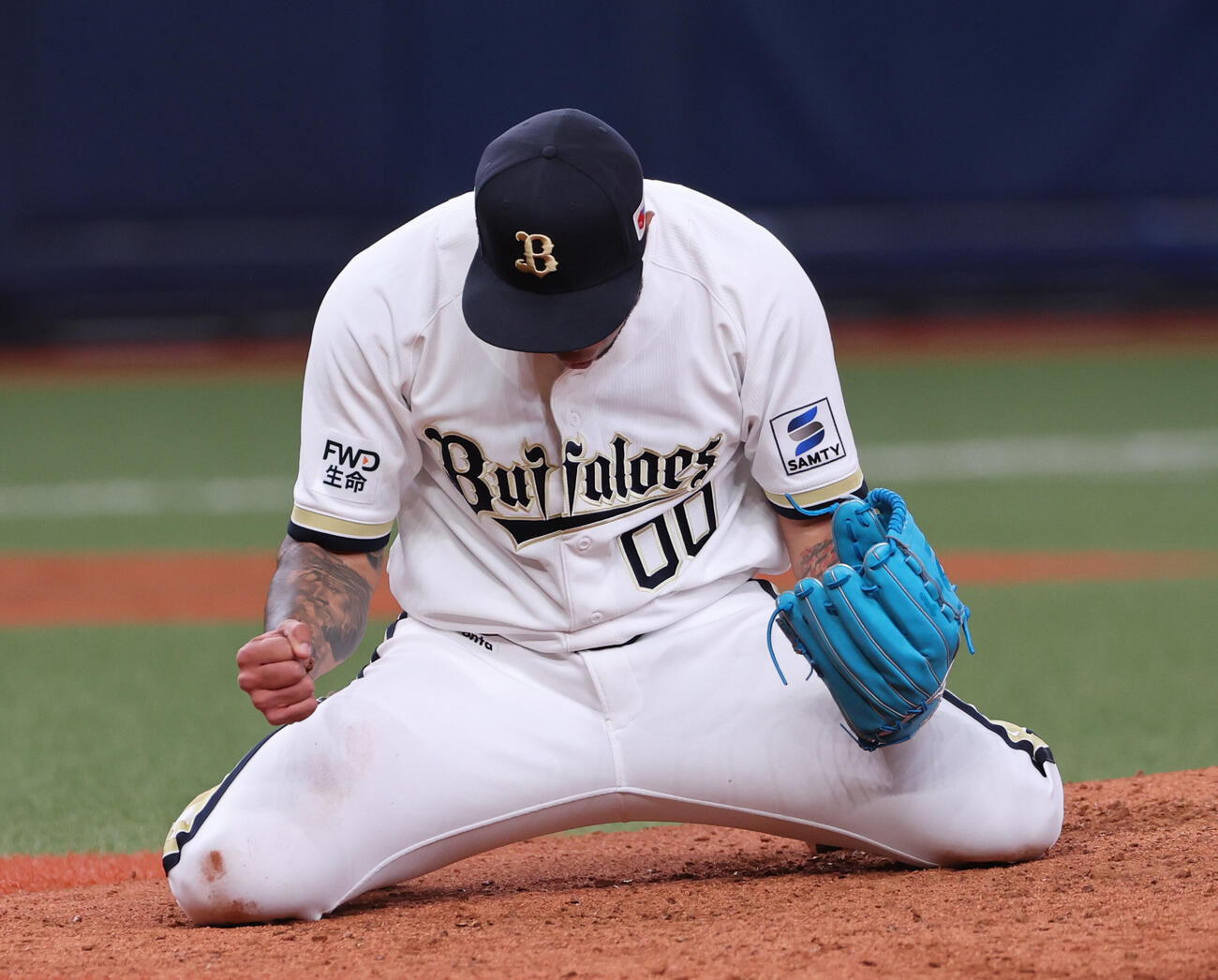 オリックス対楽天　7回表を無失点としたオリックス先発のアンダーソン・エスピノーザはマウンド上でガッツポーズ（撮影・西尾就之）