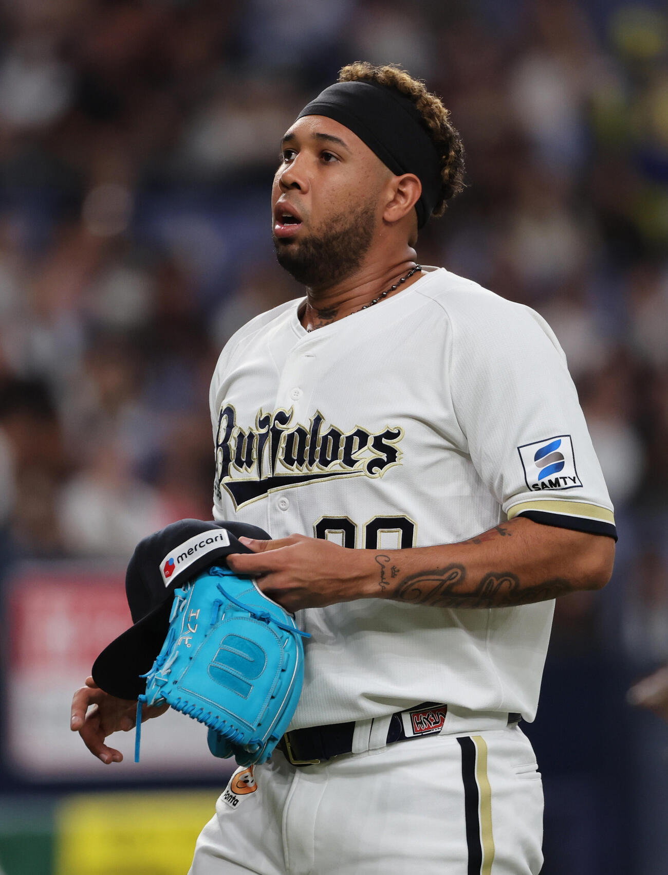 オリックス対楽天　4回表を無失点としてベンチに戻るオリックス先発のアンダーソン・エスピノーザ（撮影・西尾就之）