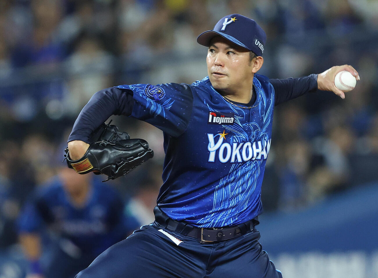 DeNA対阪神　6回表、力投する東克樹（撮影・河田真司）