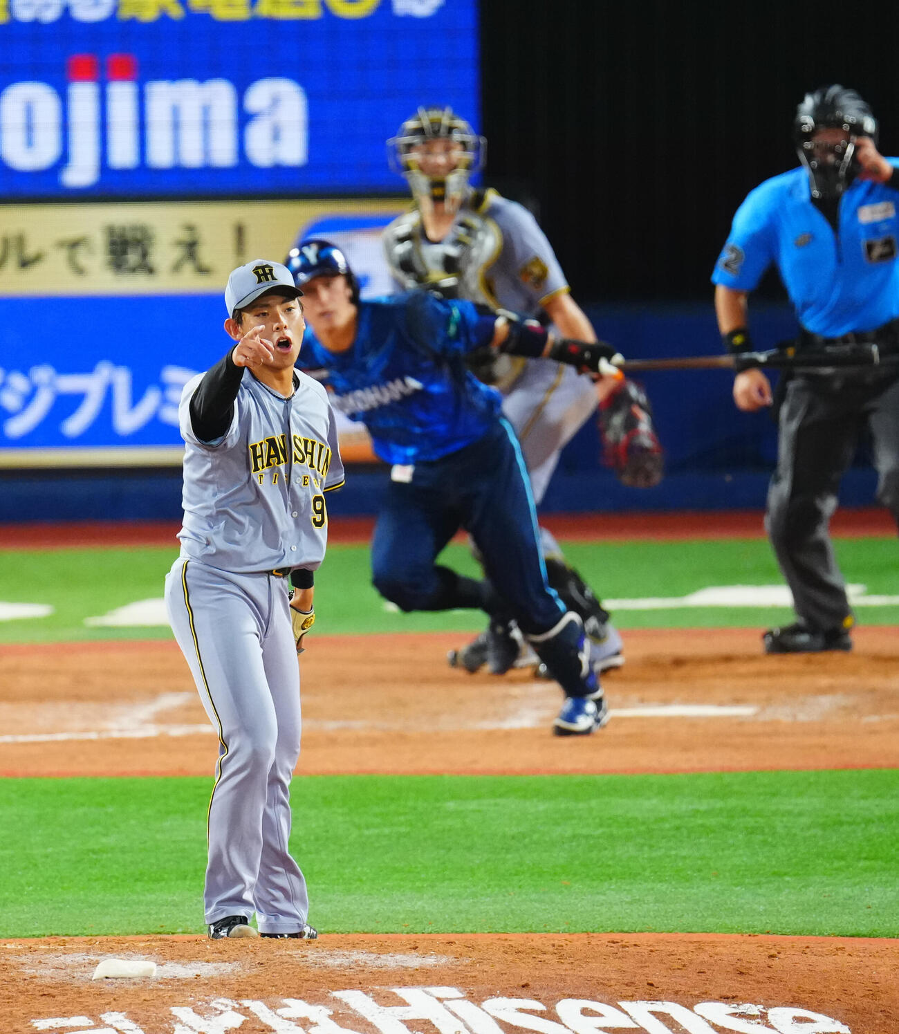 DeNA対阪神　8回裏DeNA1死、松尾汐恩を遊直に仕留める神宮僚介（撮影・垰建太）