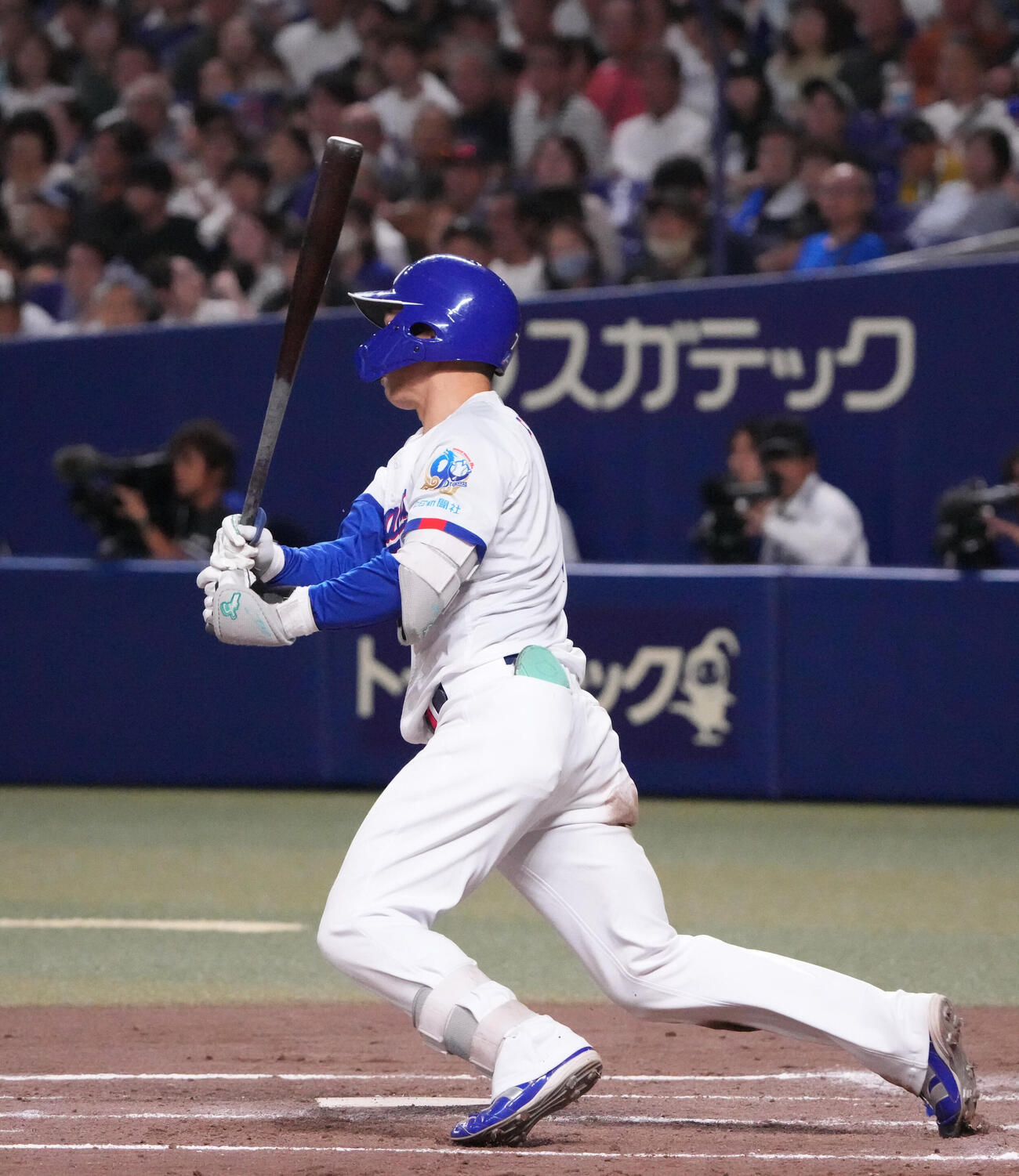 中日対ヤクルト　2回裏中日2死三塁、適時打を放つ福永裕基（撮影・森本幸一）