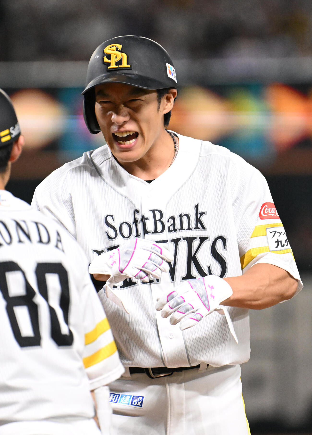 ソフトバンク対日本ハム　1回裏ソフトバンク1死一塁、柳田悠岐は安打を放ち出塁する（撮影・林敢治）