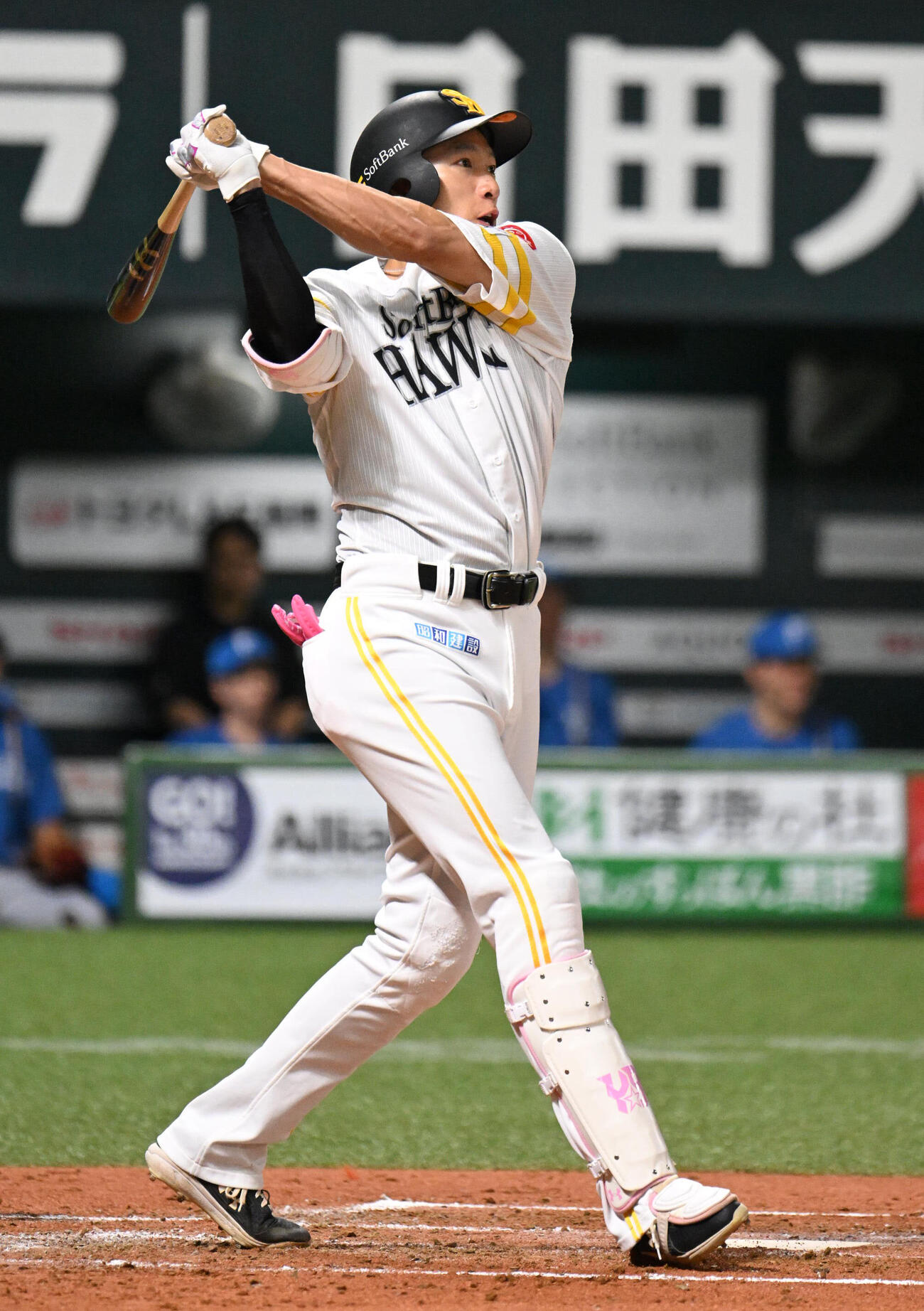 ソフトバンク対日本ハム　1回裏ソフトバンク1死一塁、柳田悠岐は安打を放ち出塁する（撮影・林敢治）