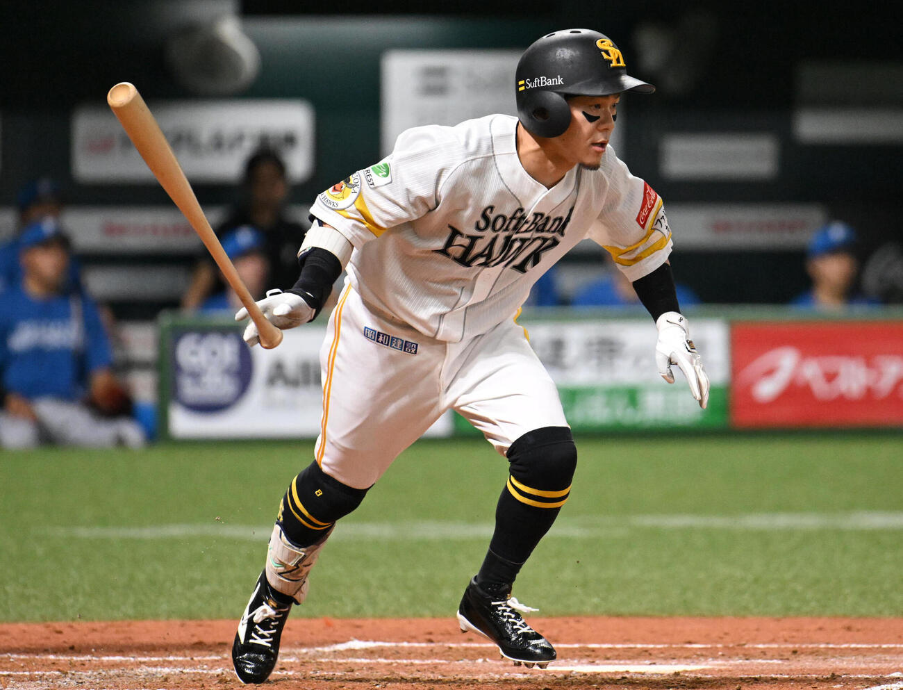 ソフトバンク対日本ハム　1回裏ソフトバンク1死一、三塁、牧原大成は適時打を放つ（撮影・林敢治）