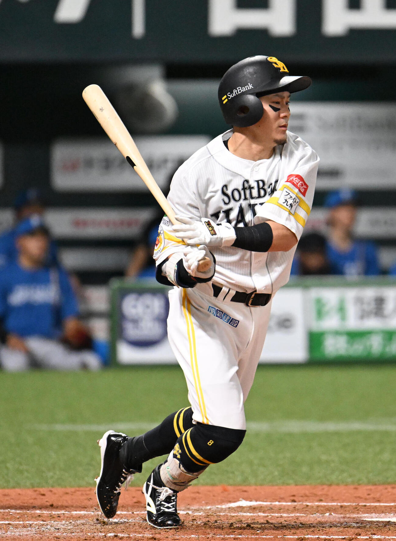 ソフトバンク対日本ハム　1回裏ソフトバンク1死一、三塁、牧原大成は適時打を放つ（撮影・林敢治）