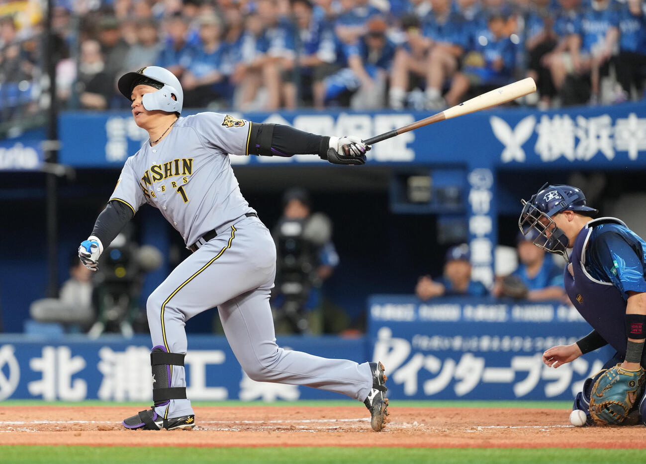 DeNA対阪神　3回表1死、空振り三振に倒れる森下翔太（撮影・たえ見朱実）