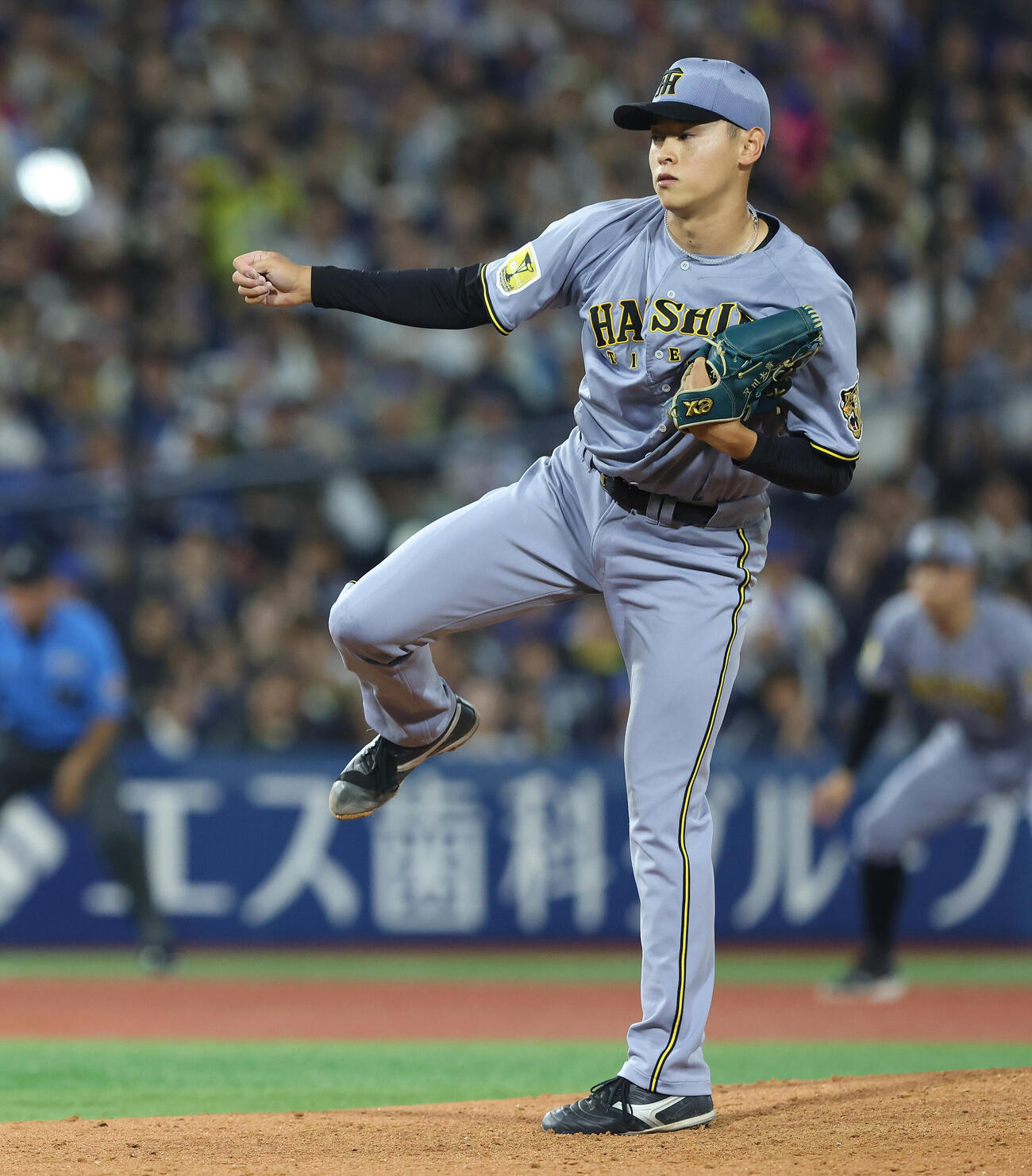 DeNA対阪神　5回裏、力投する早川太貴（撮影・河田真司）